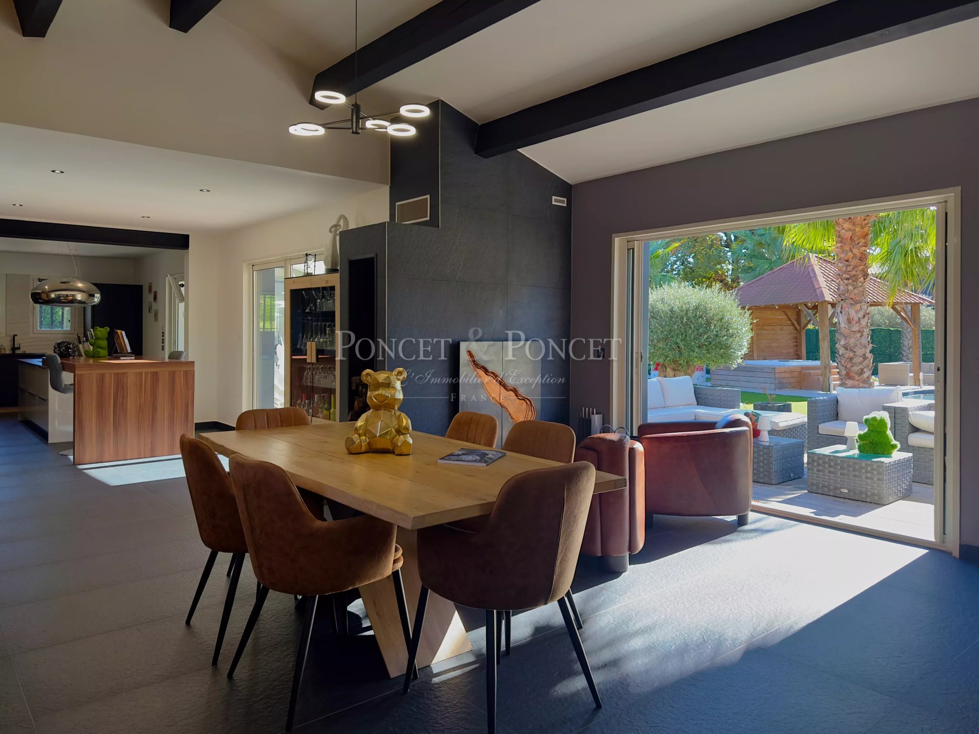 5 Bedroom Villa/Townhouse's Image 3