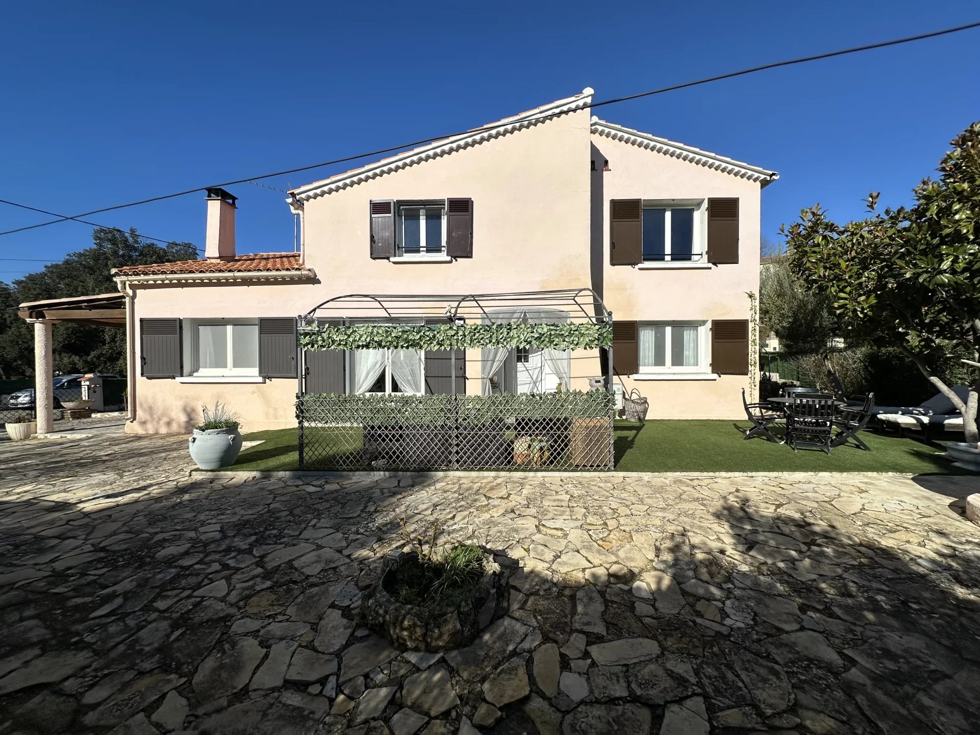 Villa 142m² composée de 2 logements sur 625m² terrain