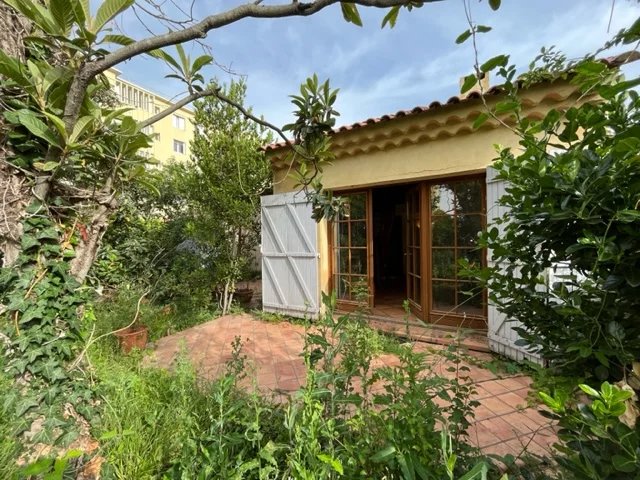 MAISON DE VILLE AVEC JARDIN ET GARAGE EXCLUSIVITÉ