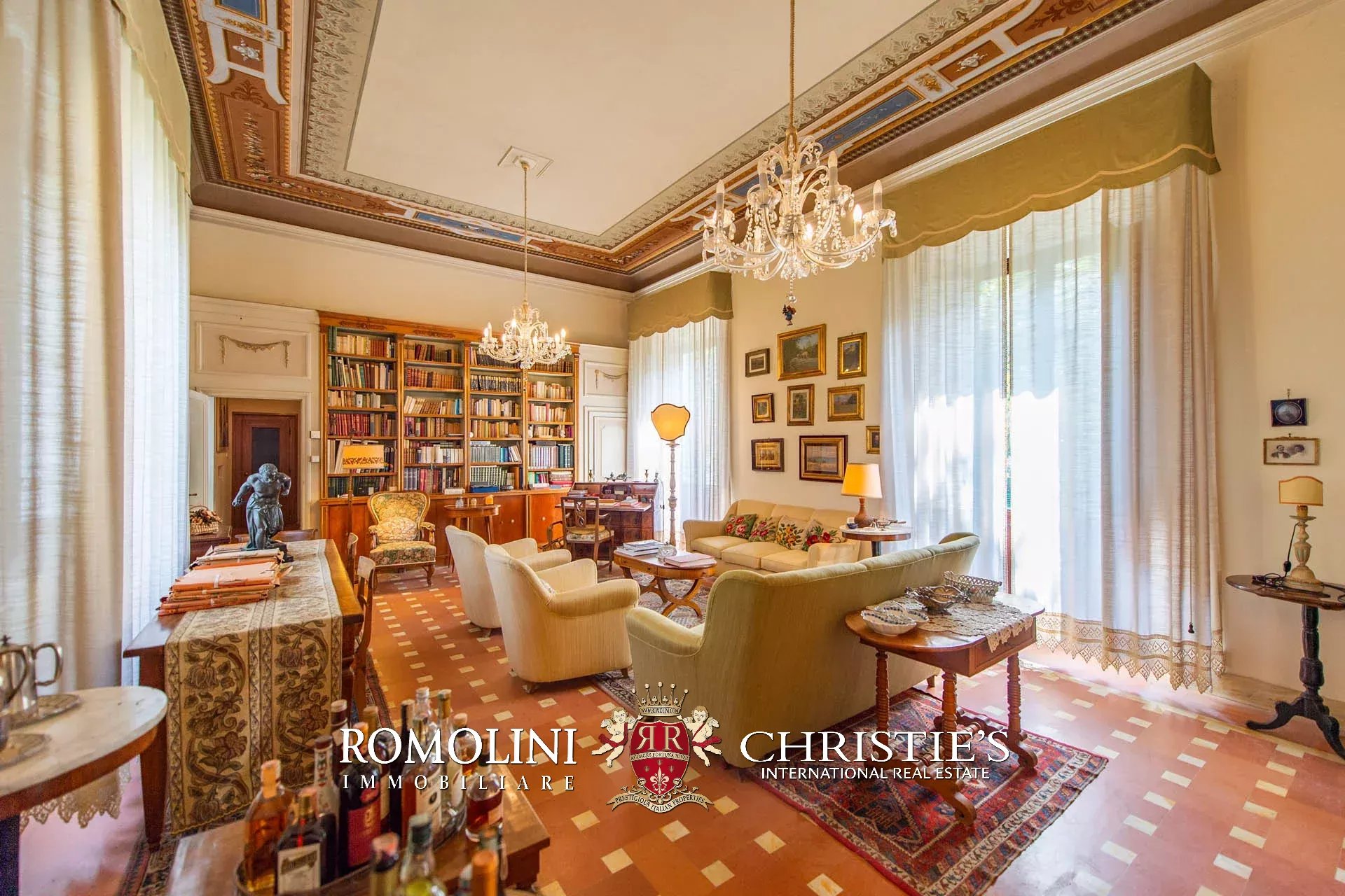 16 Bedroom Vineyard's Image 45