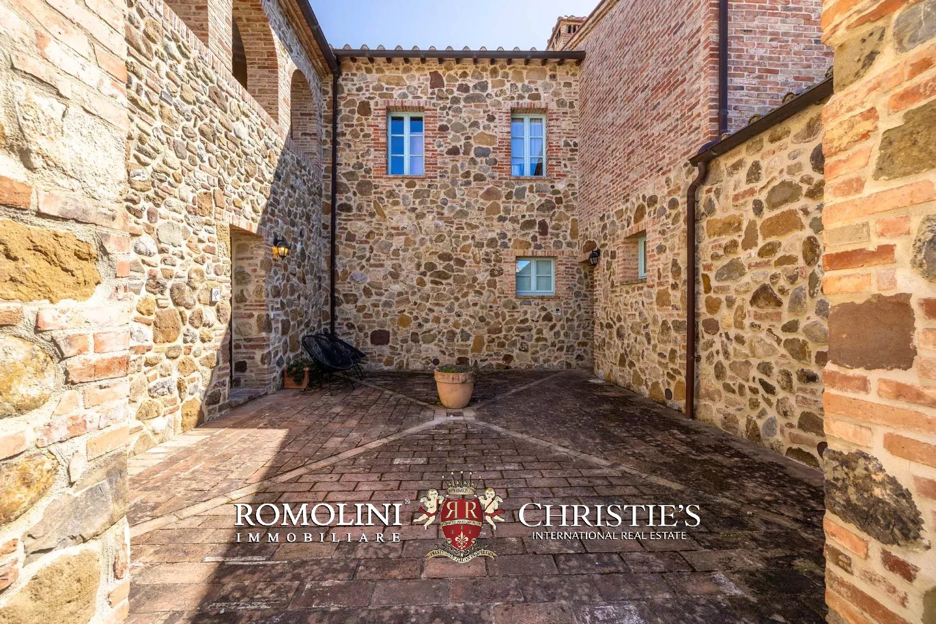 LUXUSANLAGE MIT 19 WOHNUNGEN IN DER TOSKANA, VAL D'ORCIA