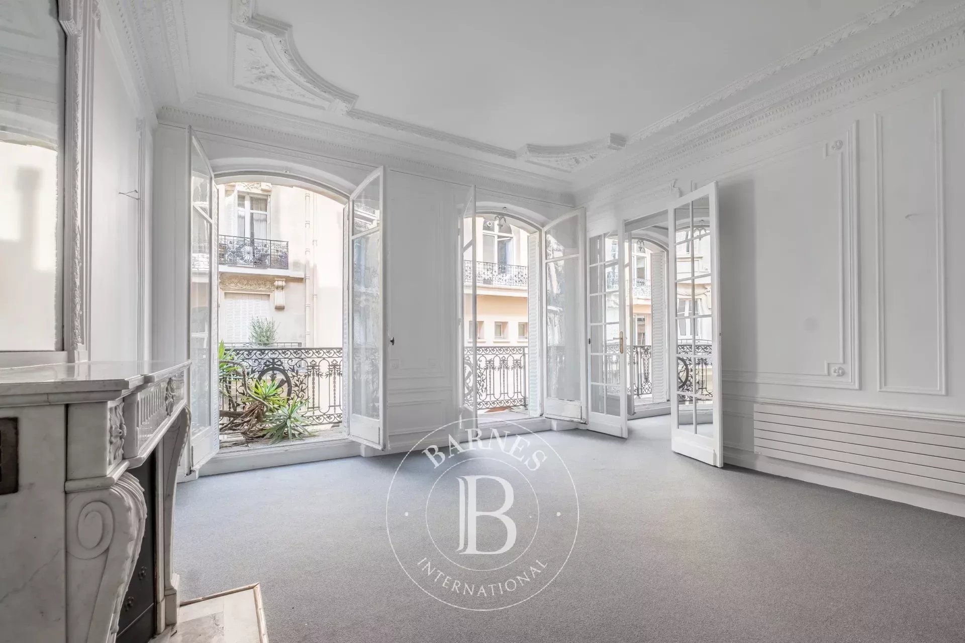 Paris 7 - Sèvres Babylone - Family apartment with reception rooms - Balconies