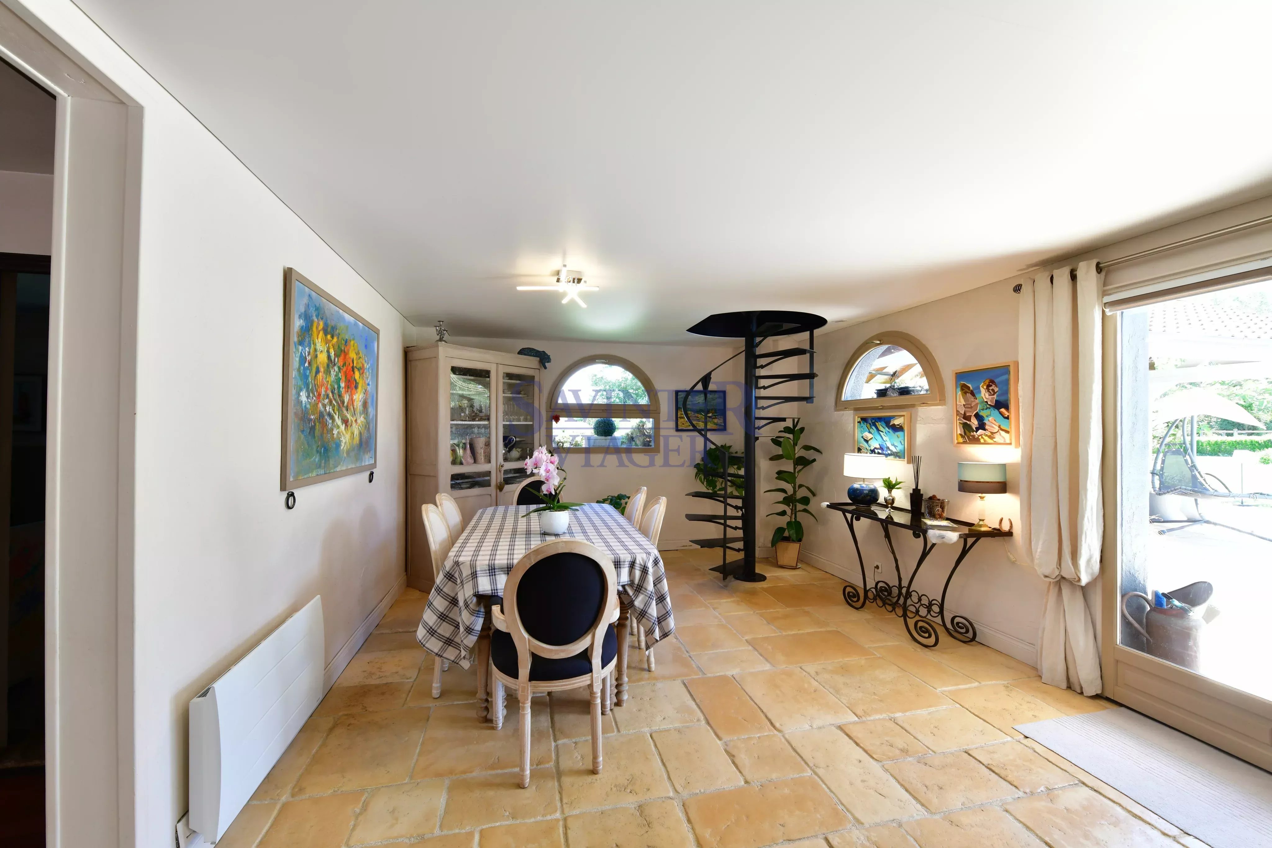 Demeure atypique avec installations équestres – Terrain de 16 832 m²