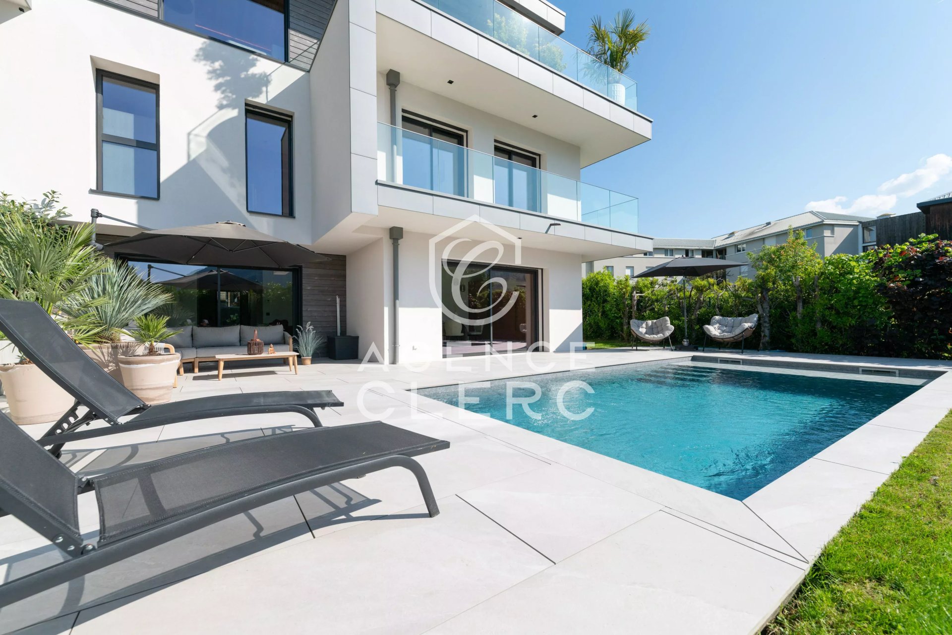 5 Bedroom Villa/Townhouse's Image 3
