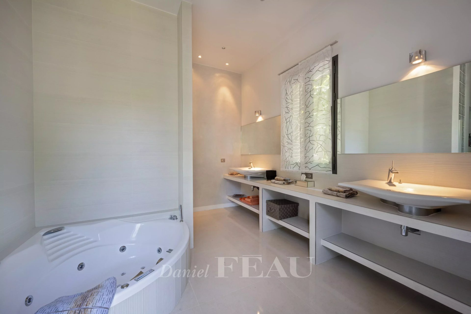 5 Bedroom Villa/Townhouse's Image 12