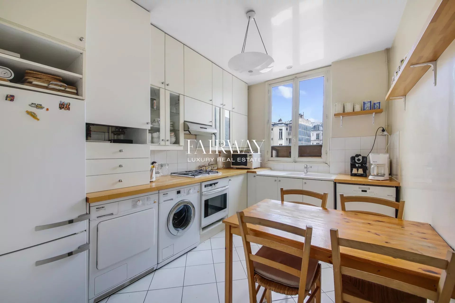 Appartement familial de standing de 6 pièces et 165m² avec double réception près du Parc Monceau, 17ème arrondissement de Paris