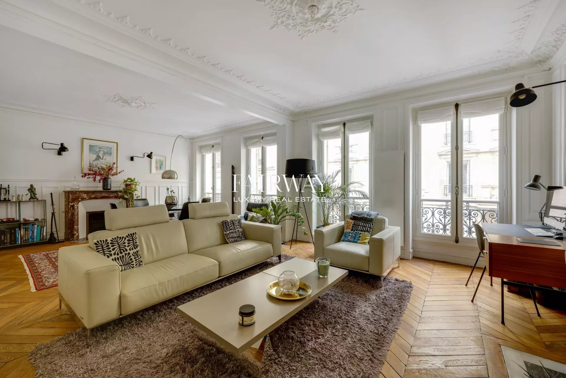 Paris 8e – pied à terre lumineux 75 m², parquet et moulures