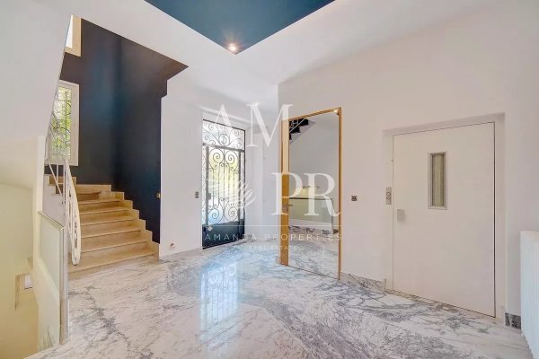 BOURGEOIS VILLA COMPLETELY RENOVATED TOP OF THE RANGE. — photo 2