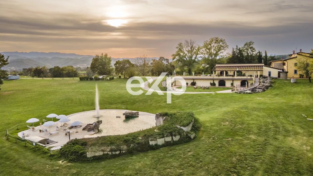 MUGELLO/Vicchio, Florence: LUXURY VILLA AND AGRITOURISM RESORT WITH SWIMMING POOL AND PRIVATE LAKE