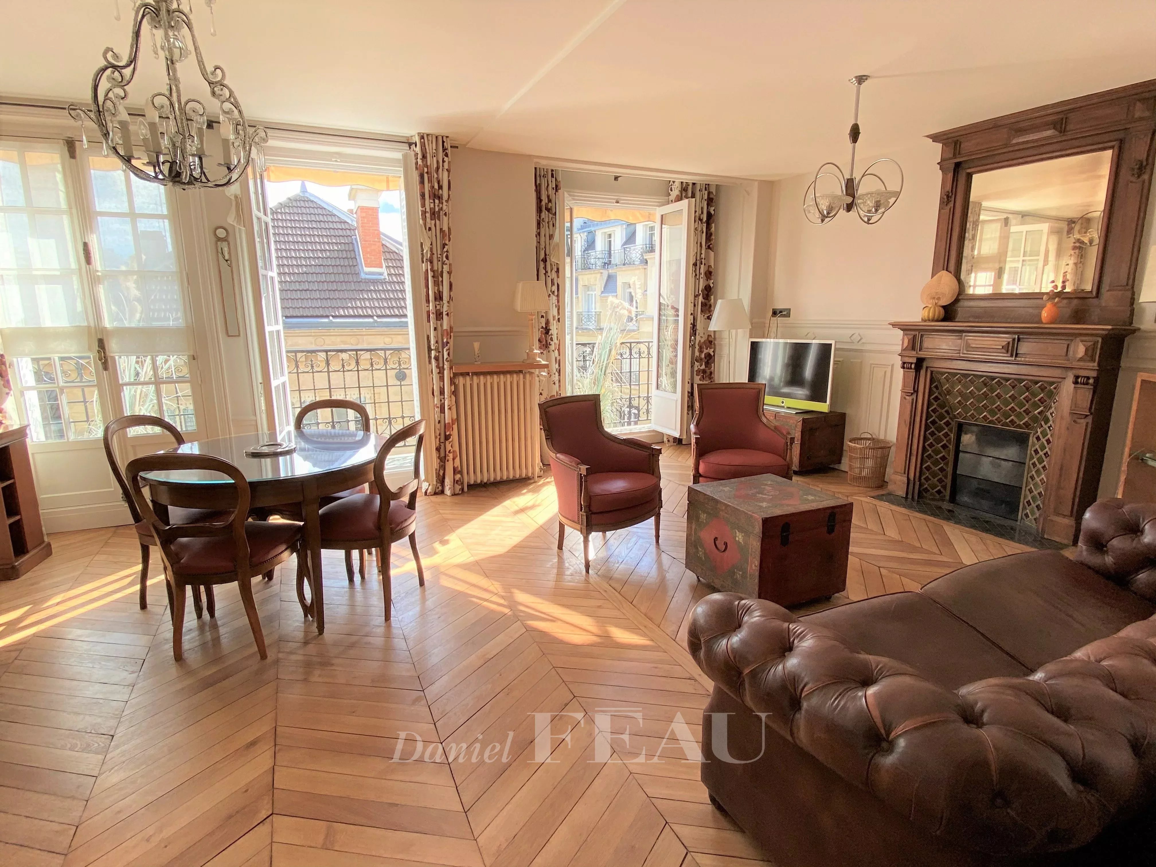 Living-room Fireplace Wooden floor