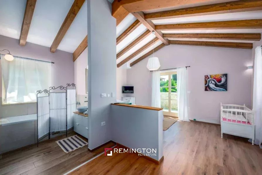 6 Bedroom Villa/Townhouse's Image 7