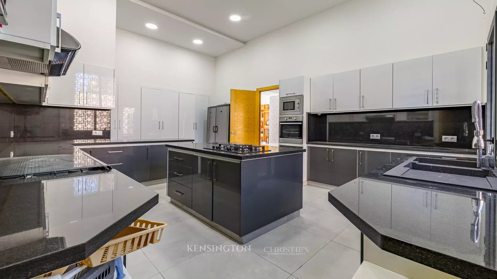 7 Bedroom Villa/Townhouse's Image 35