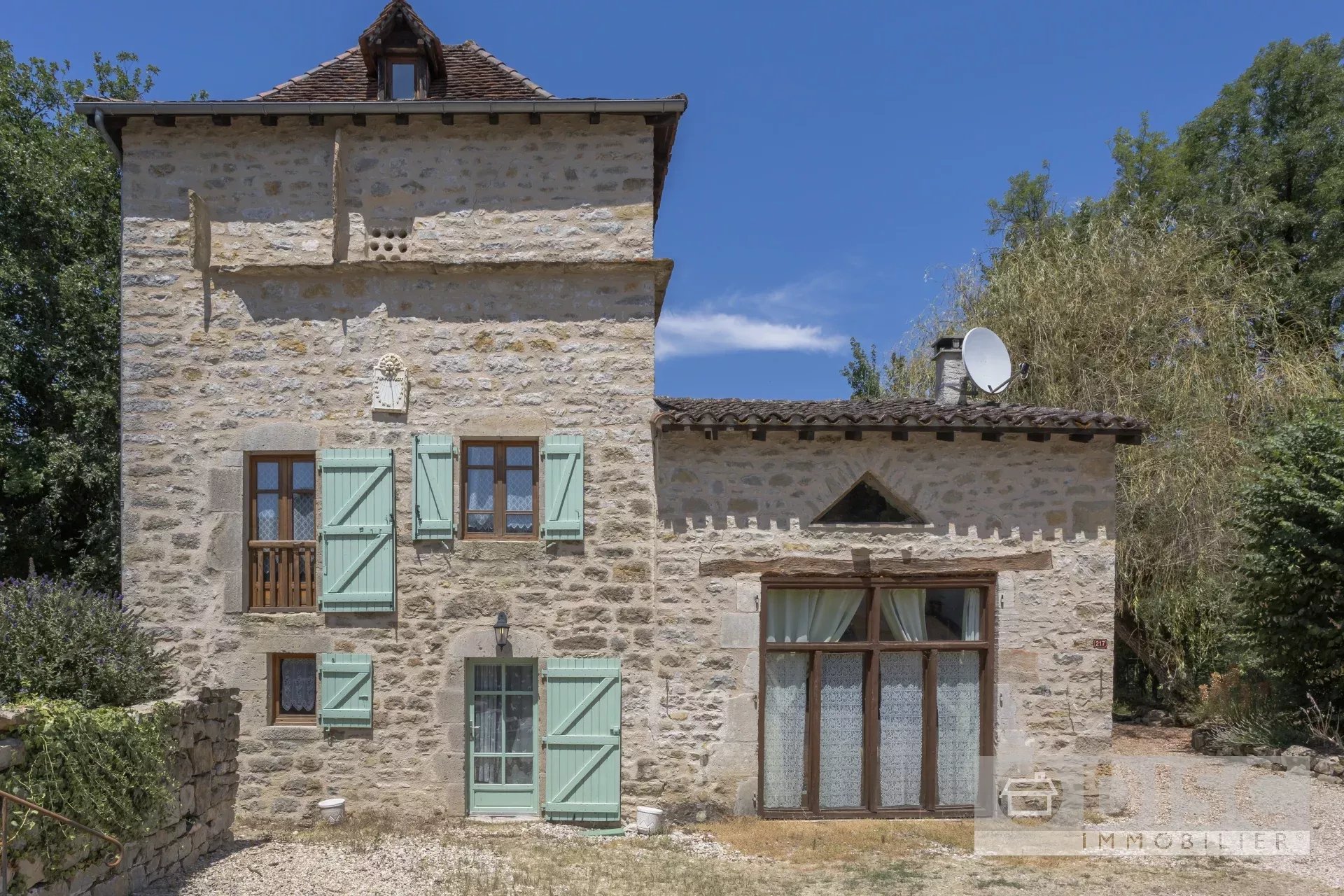 Charmante maison en pierre avec piscine et jardin privé de 2 450 m²