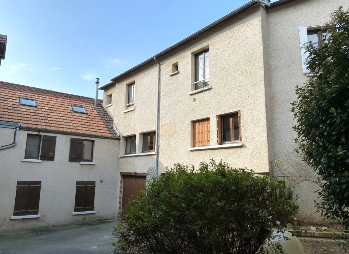 STUDIO CENTRE NEAUPHLE LE CHATEAU