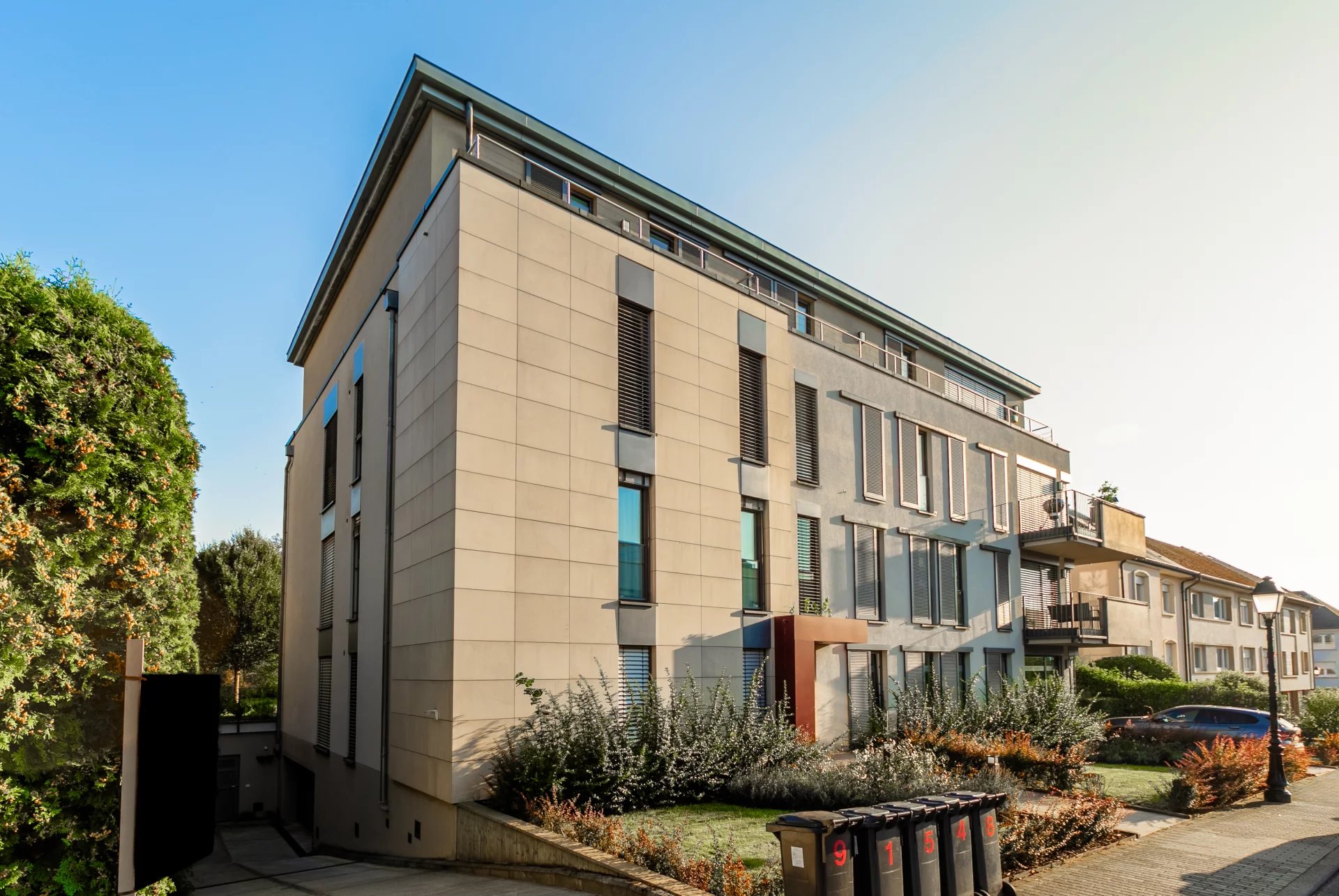Office/liberal profession + parking + cellar