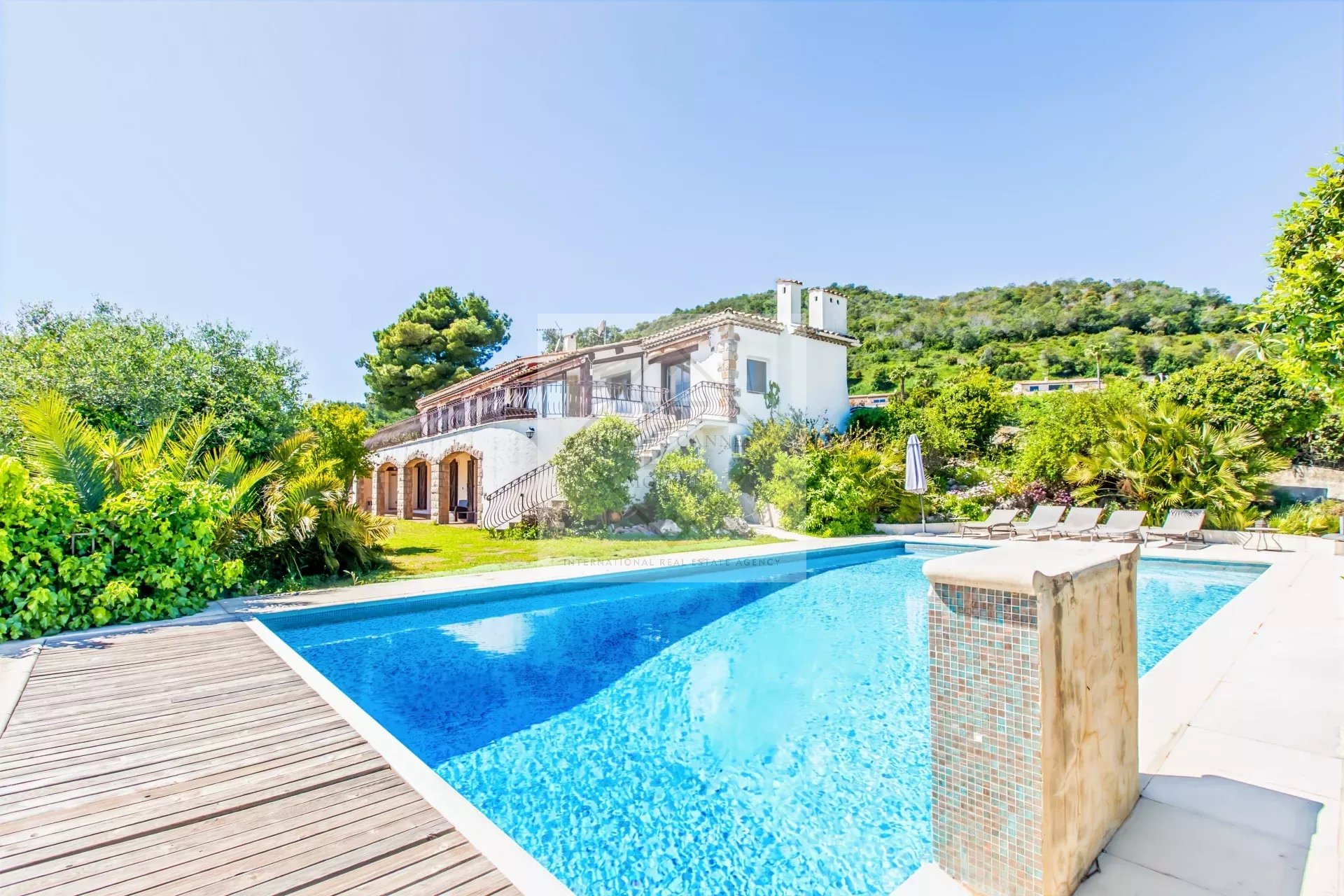 COUP DE CŒUR ASSURÉ – VILLA D’EXCEPTION AVEC VUE MER PANORAMIQUE À 180° — photo 5