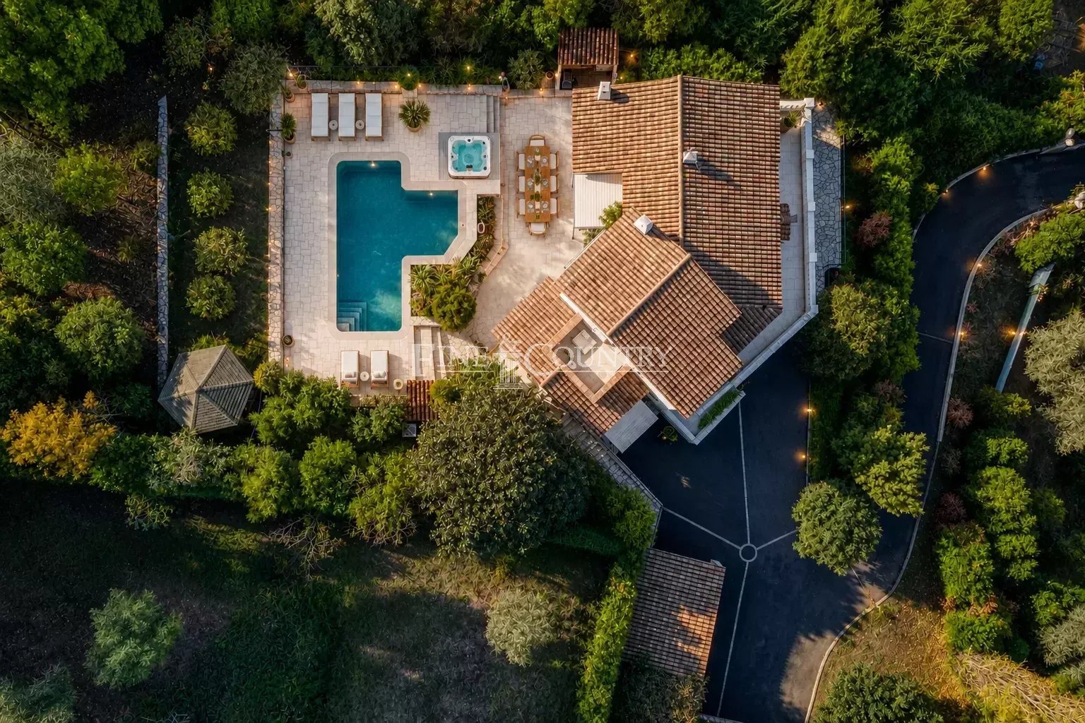 Photo of For sale  Villa in Valbonne - Panoramic view