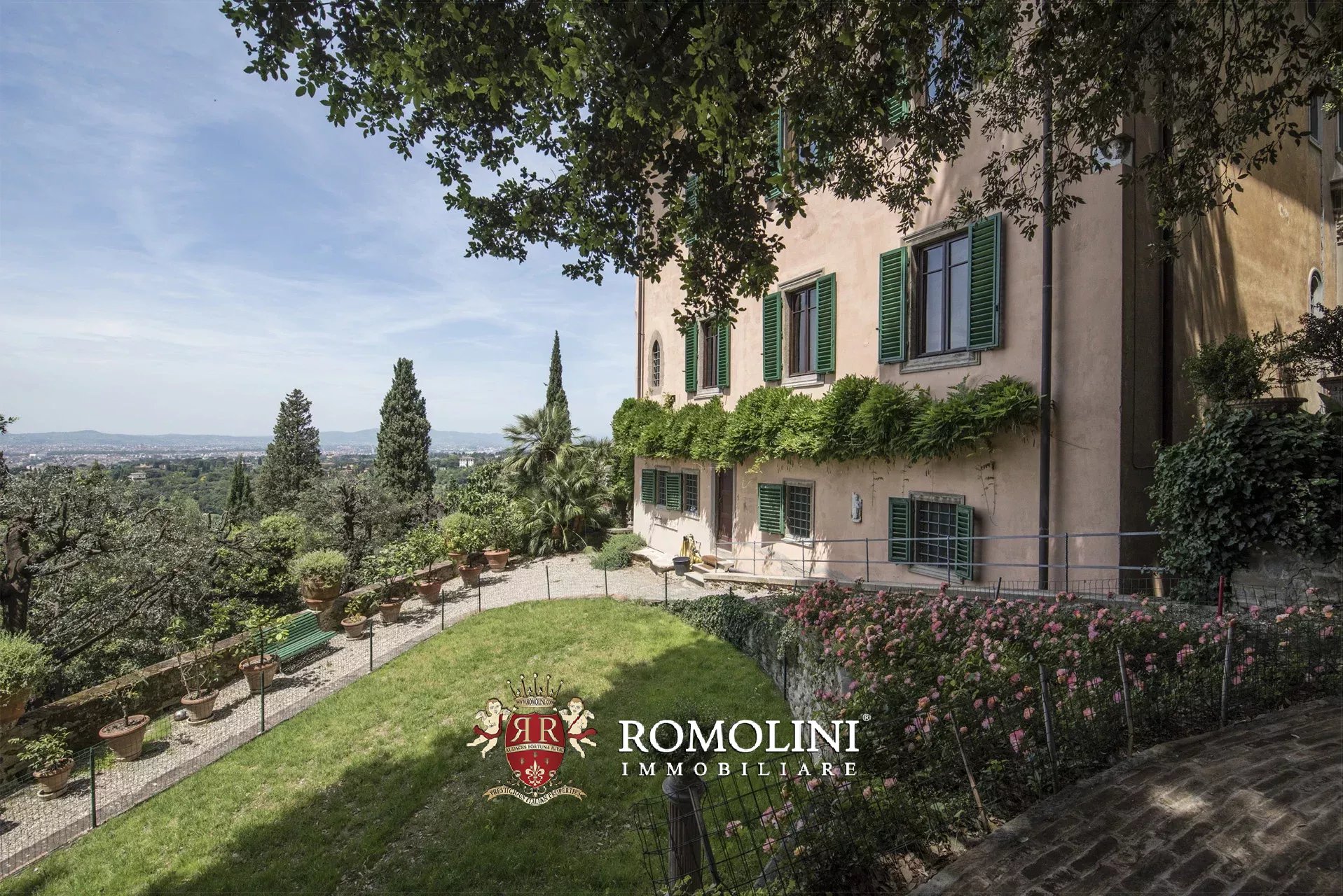 8 Bedroom Villa/Townhouse's Image 7
