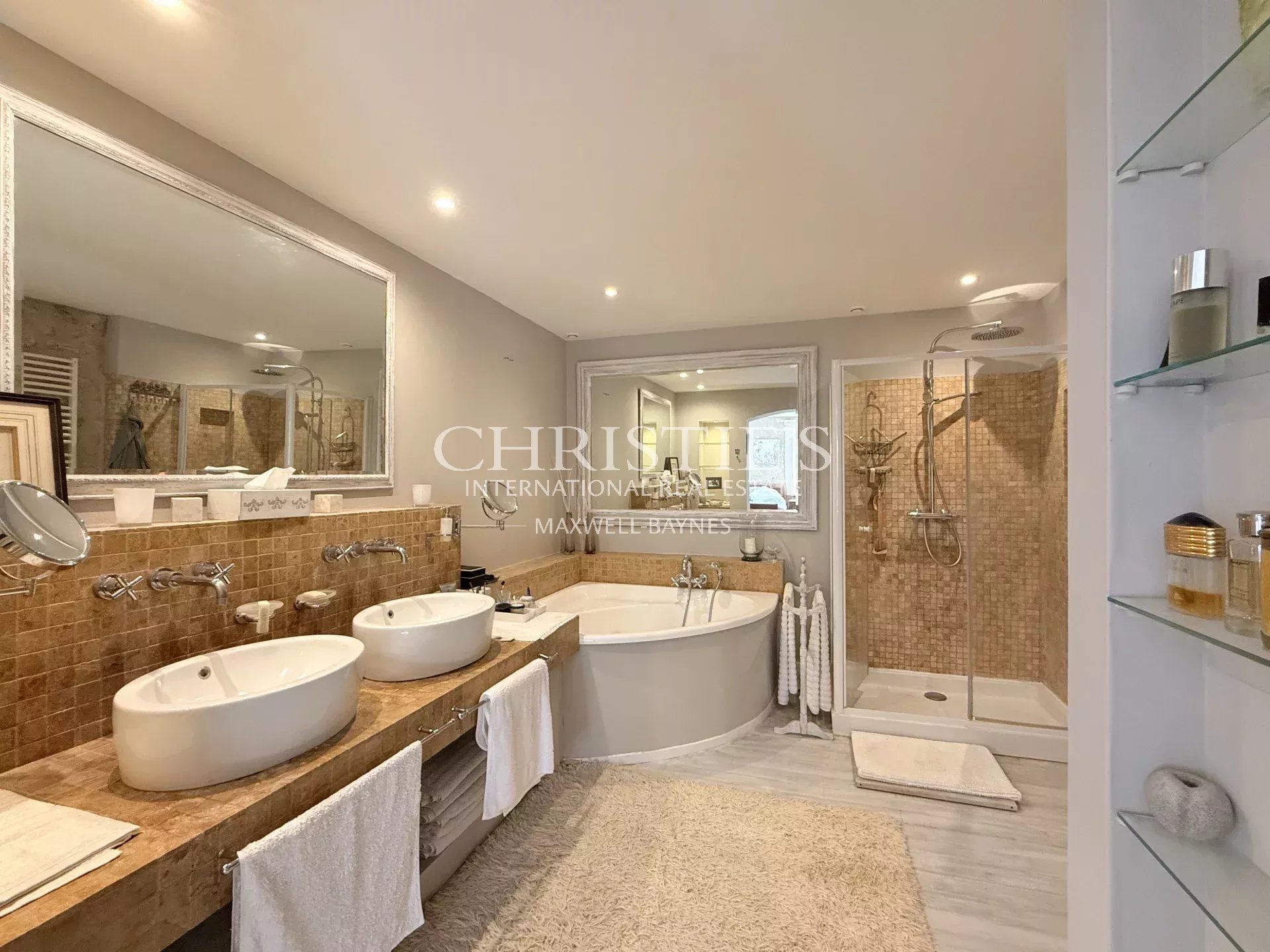 5 Bedroom Villa/Townhouse's Image 17