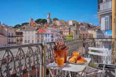 Bourgeois Apartment For Sale in Cannes — photo 5 of 7