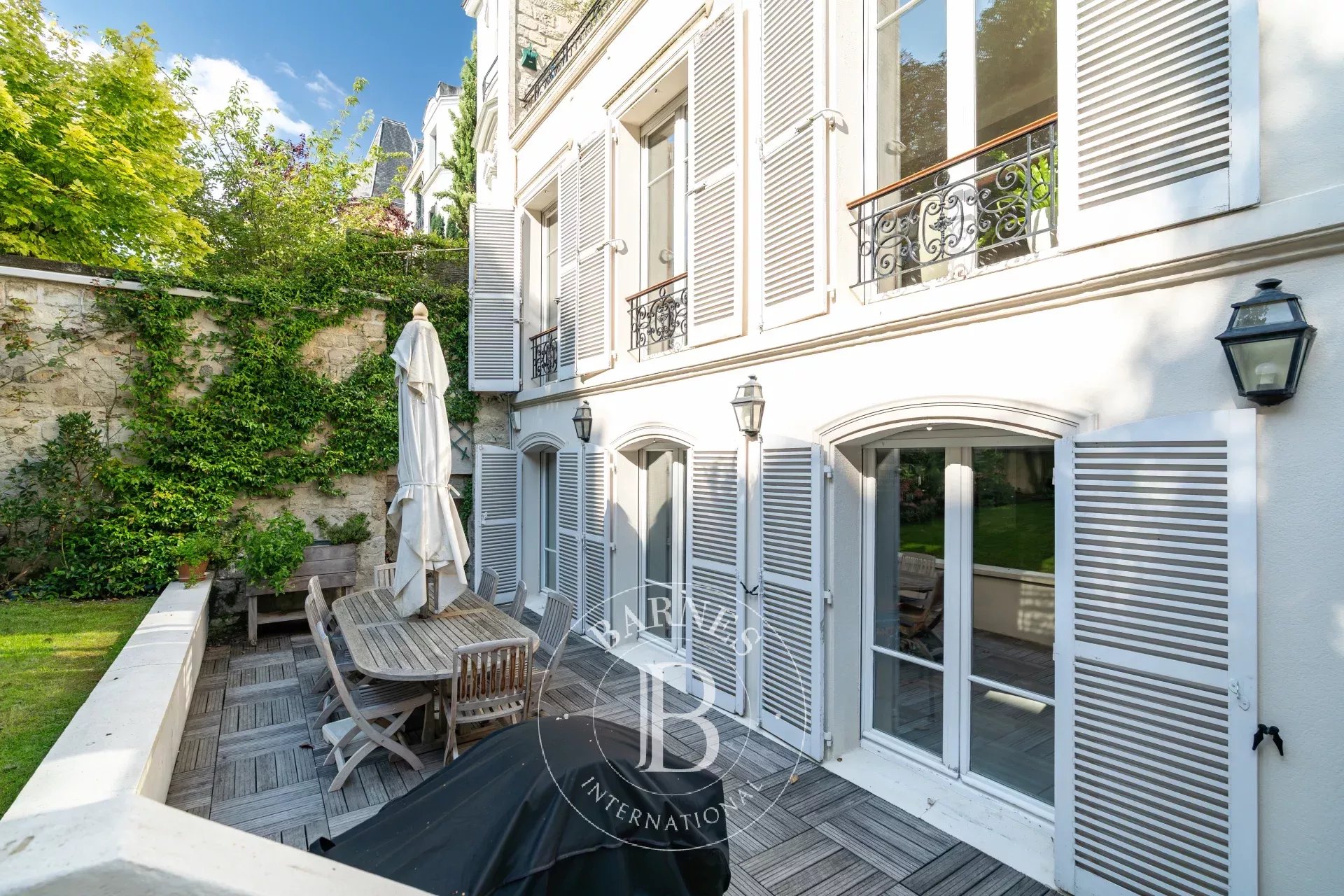 Paris 16 - Private lane - Townhouse with garden - 5 bedrooms - picture 13 title=