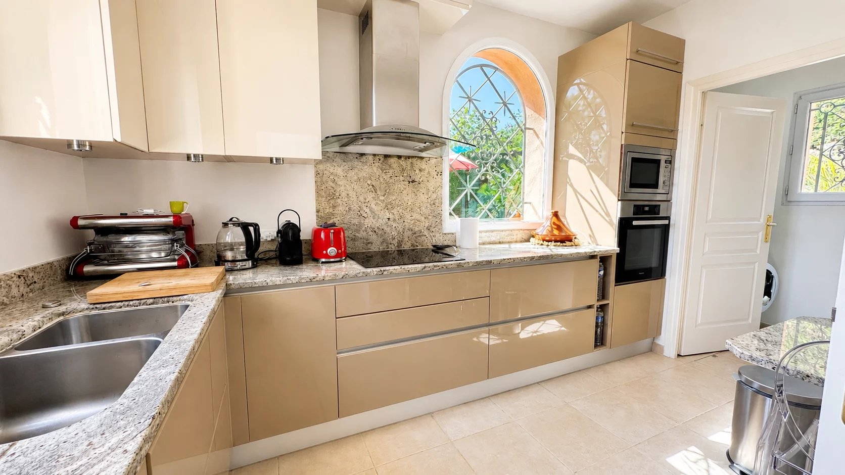 Image of Villa - 4 Bedrooms for Sale in Alpes-Maritimes-La Colle-sur-Loup-France, Image 5