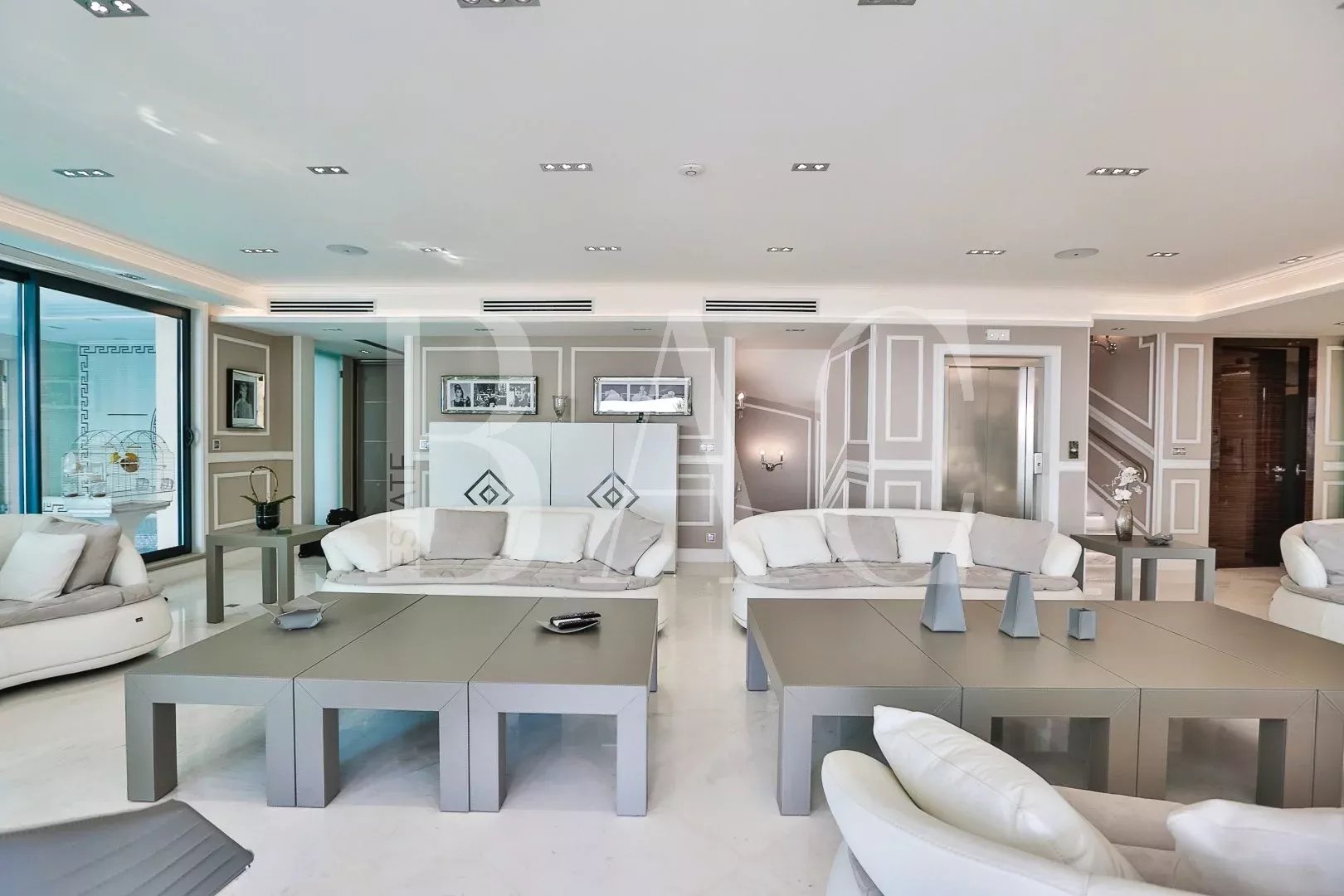 Agence immobilière de 