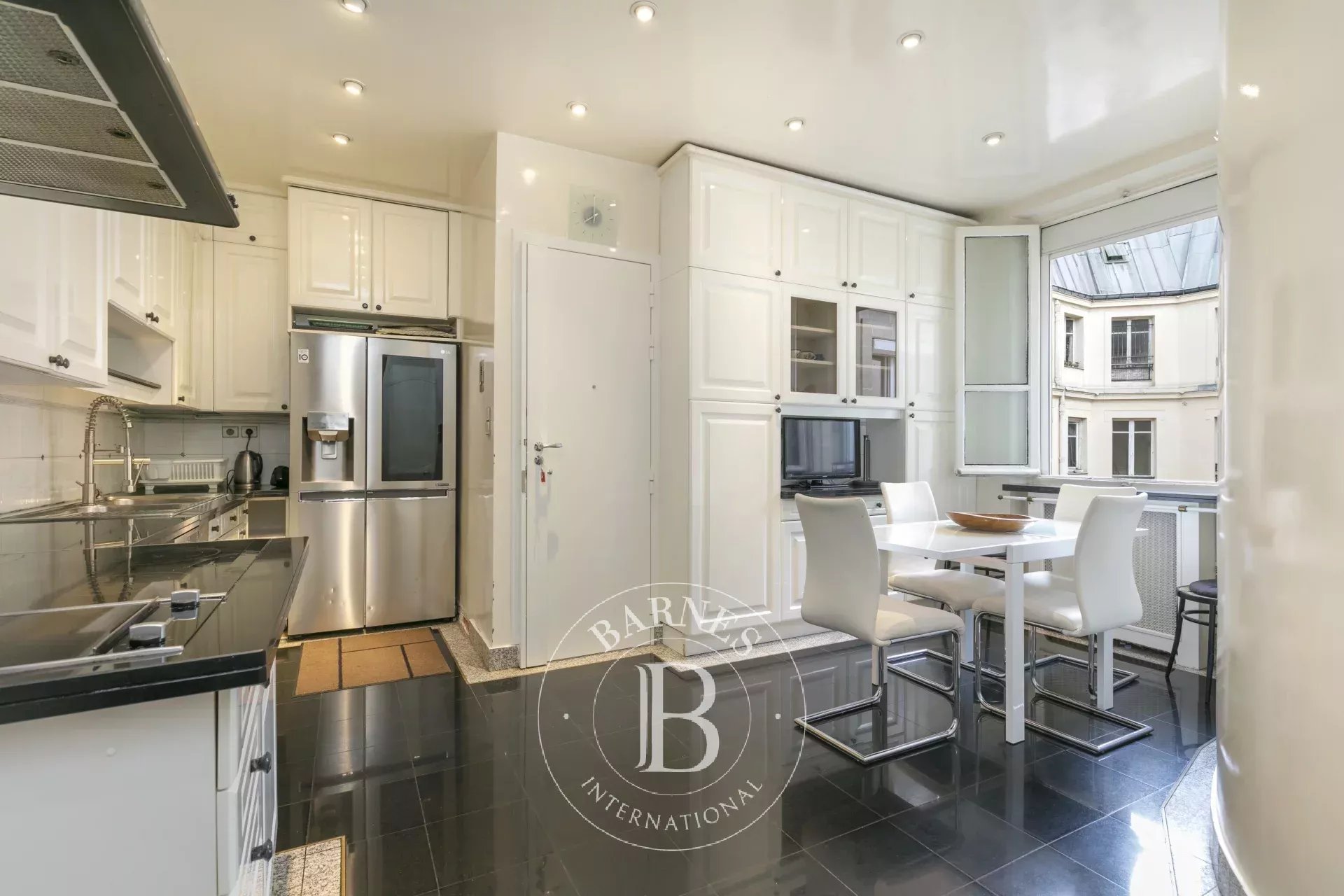 Daire Paris 8ème - picture 8