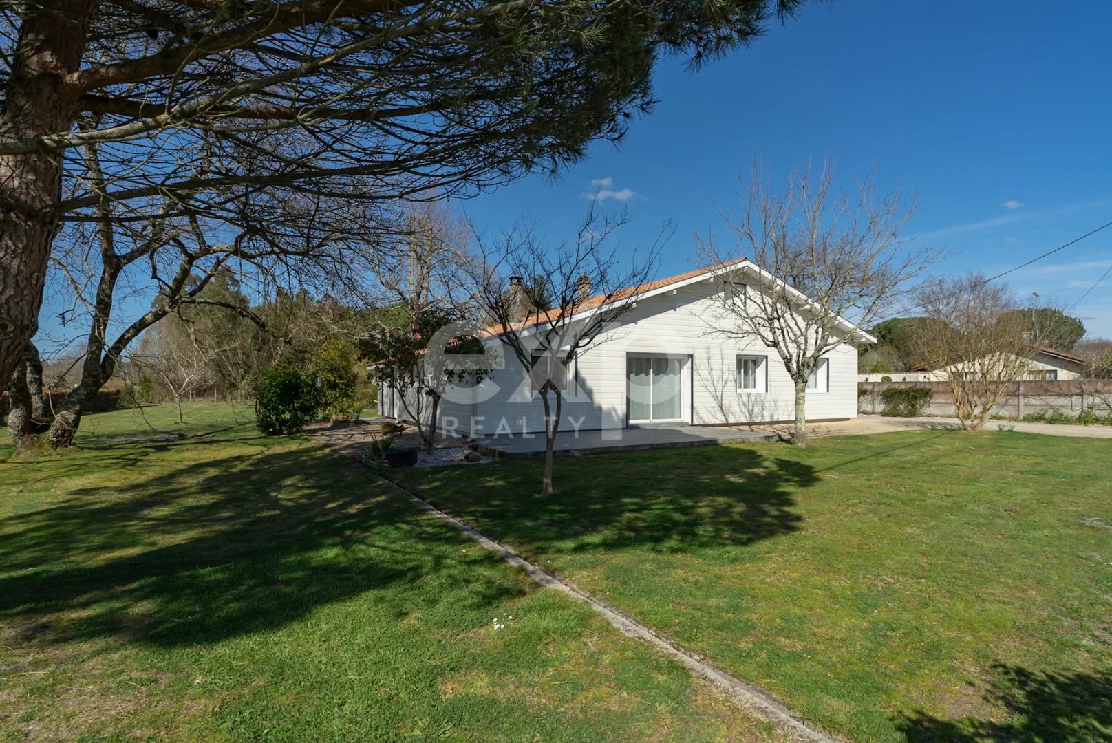 Maison 123m2 avec piscine, dépendance de 27m2 et terrain de près de 3 000 m²