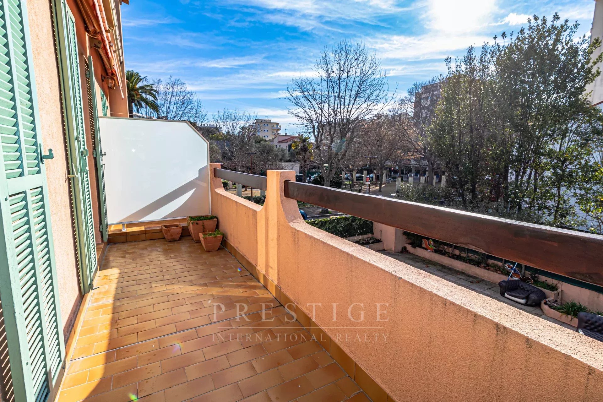 juan les pins, 2/3 pièces meublé terrasse, garage