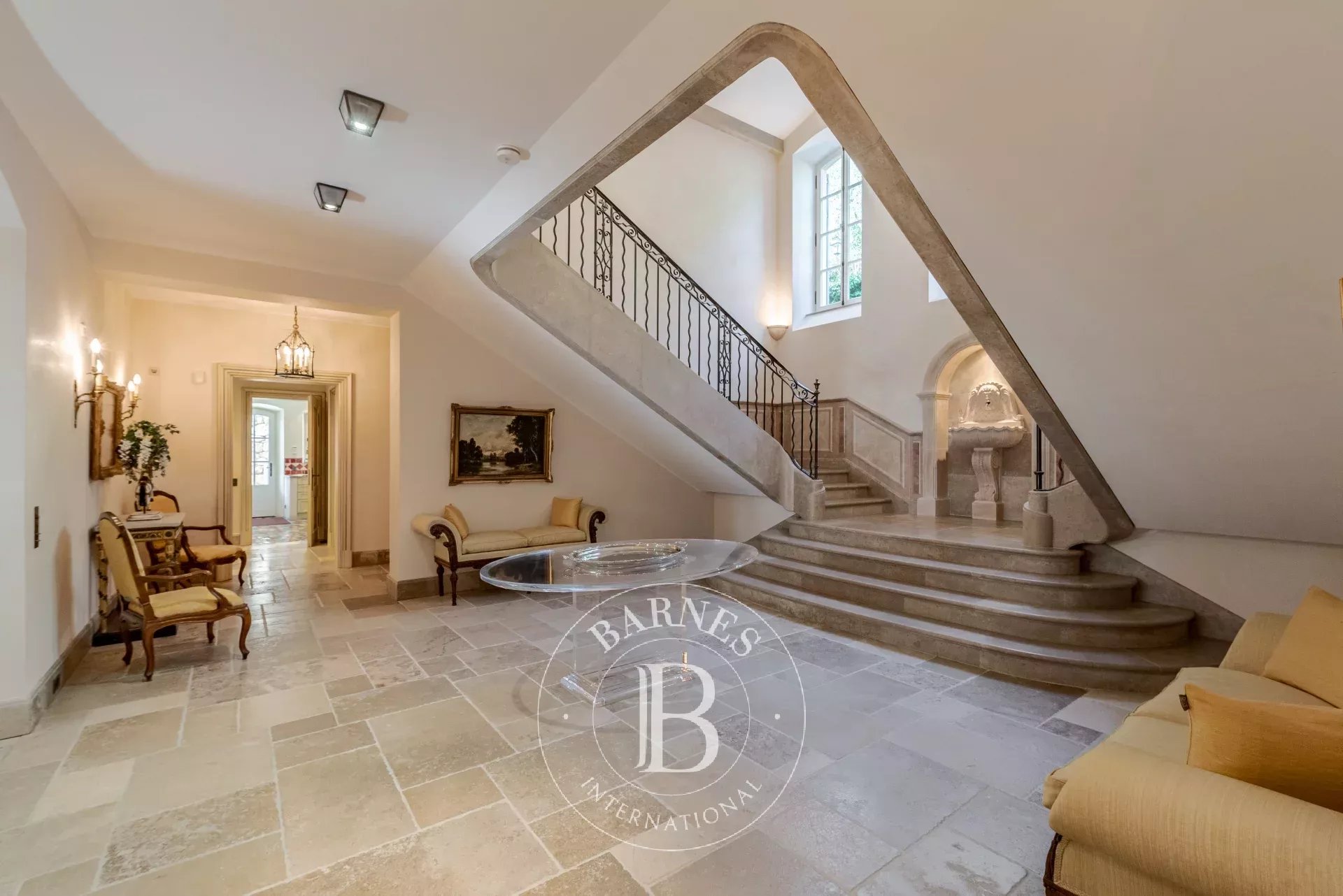 Exceptional property with panoramic views - picture 15 title=