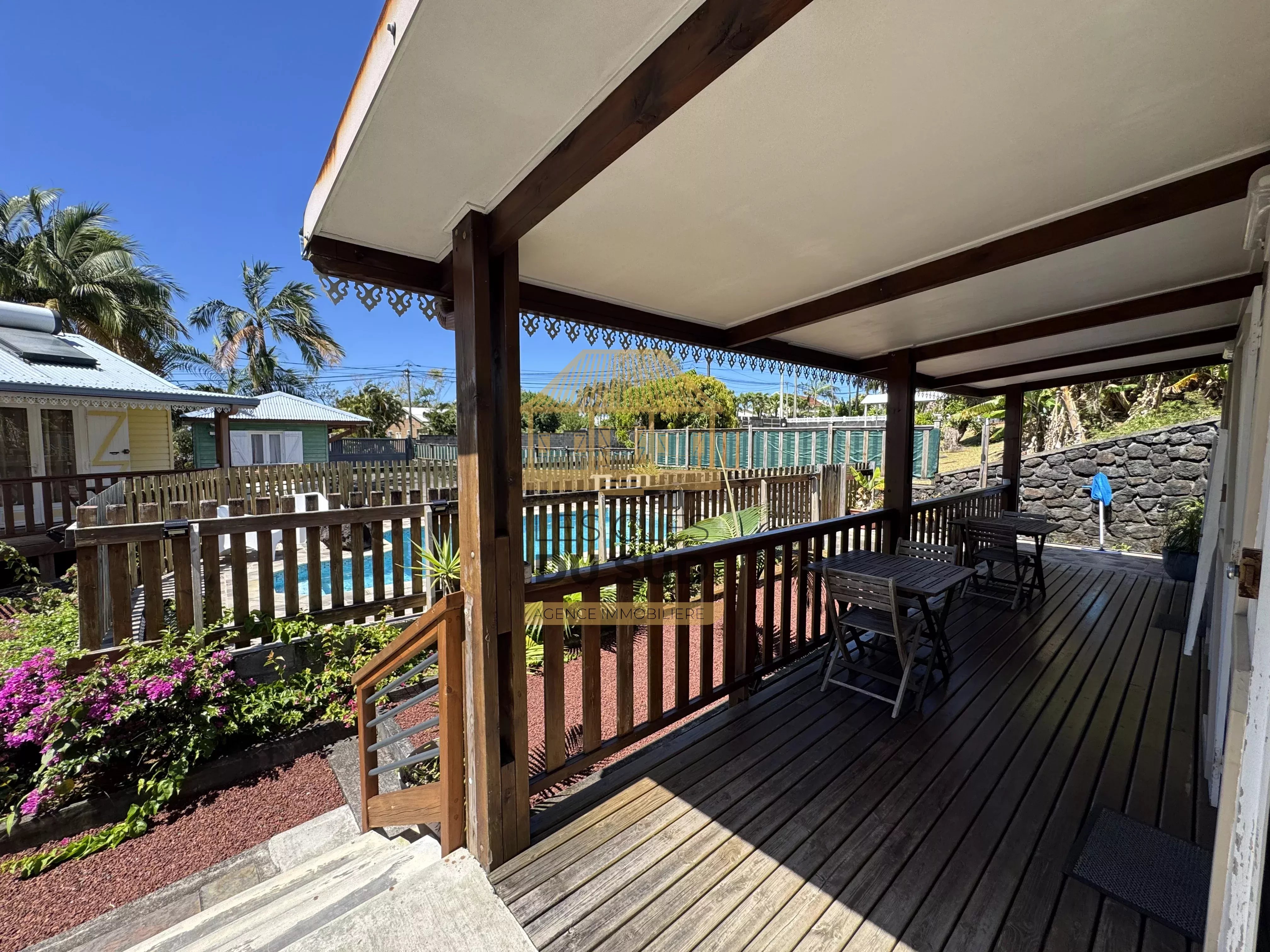SAINT-PHILIPPE – BASSE VALLÉE – ENSEMBLE DE 5 BUNGALOWS EN LOCATION SAISONNIÈRE