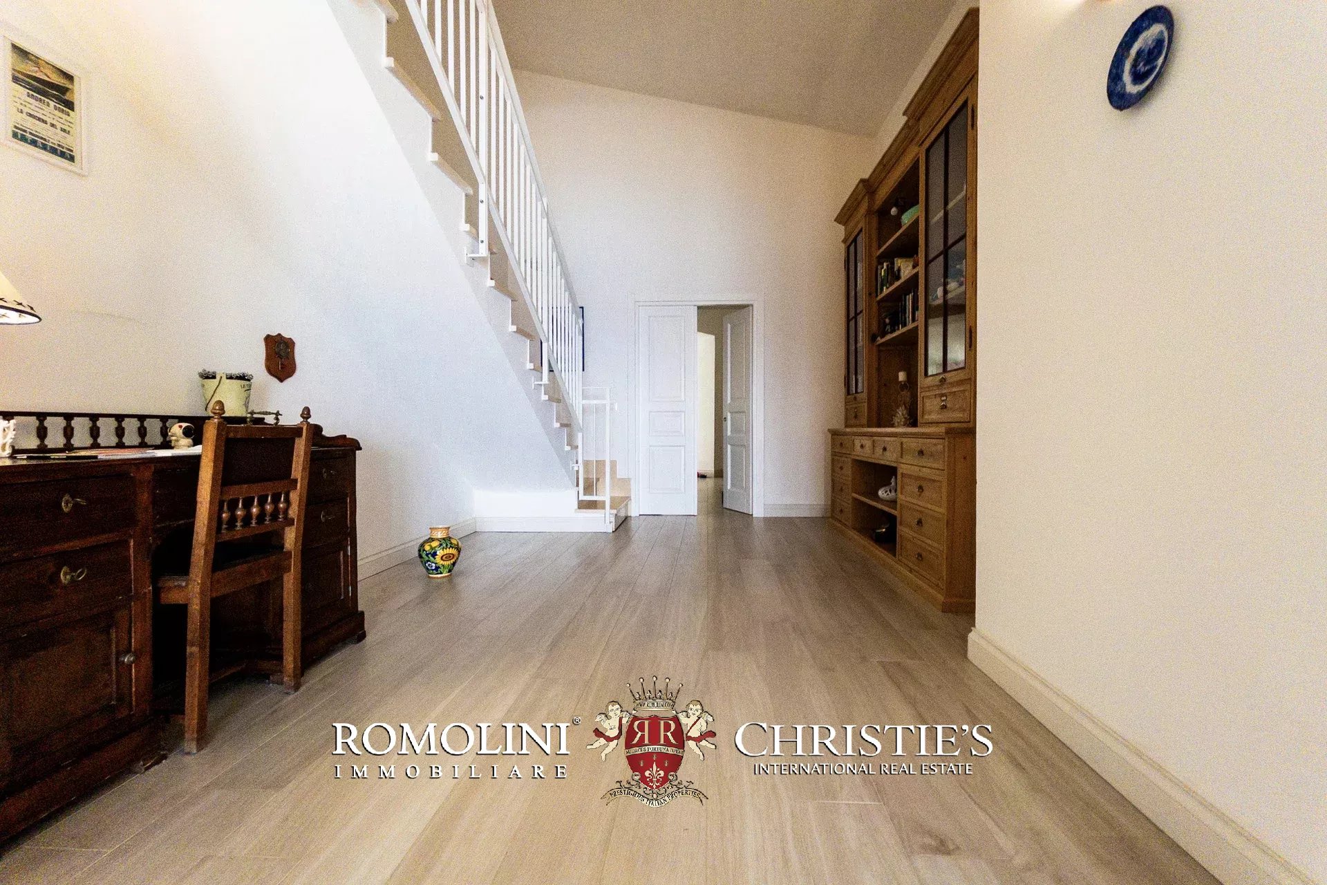7 Bedroom Villa/Townhouse's Image 25