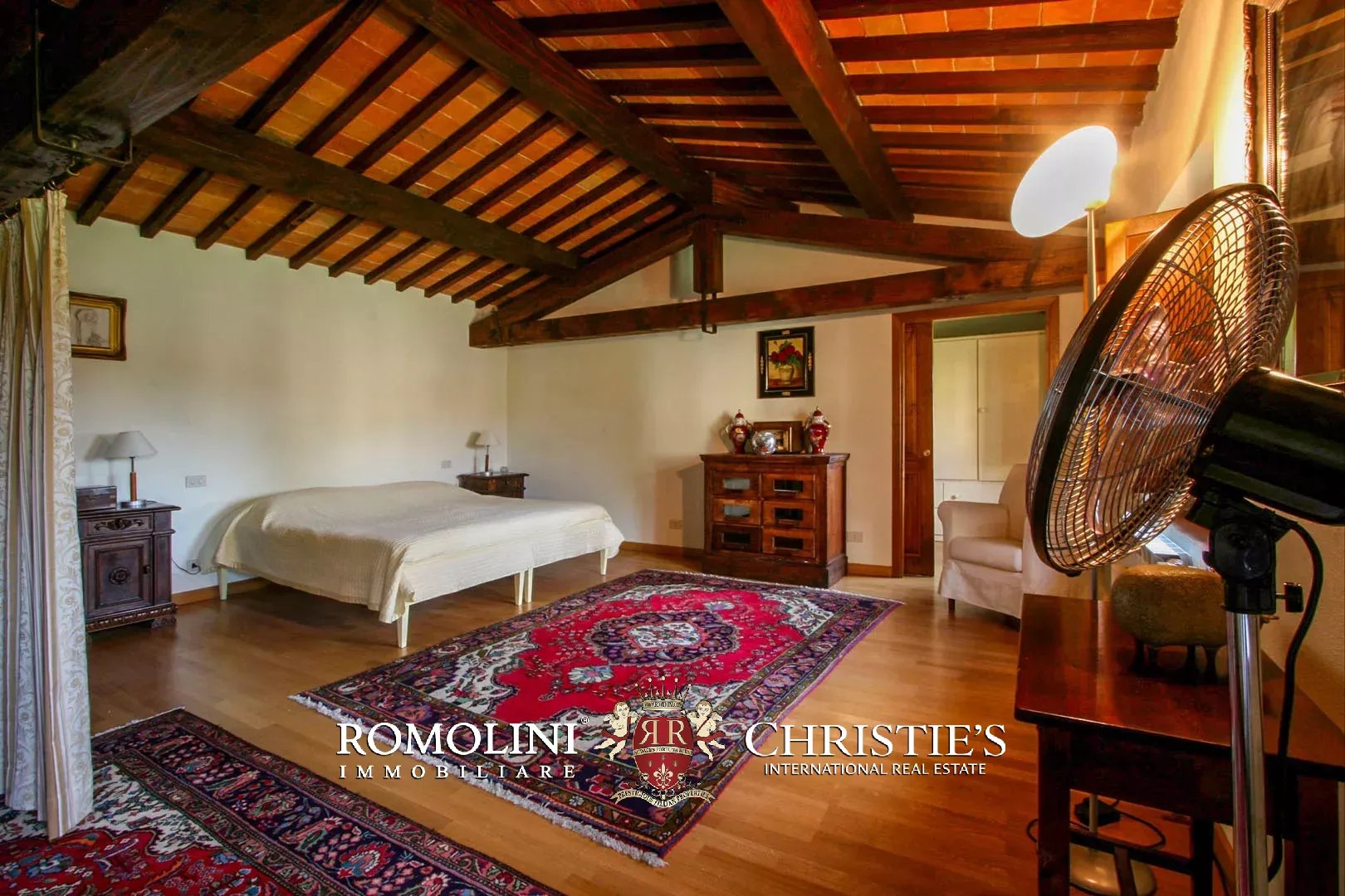 6 Bedroom Villa/Townhouse's Image 39