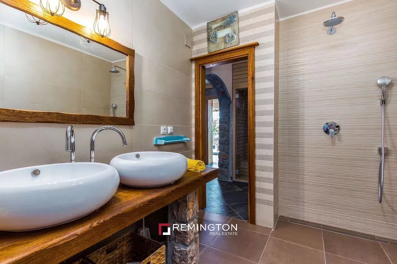 2 Bedroom Villa/Townhouse's Image 7