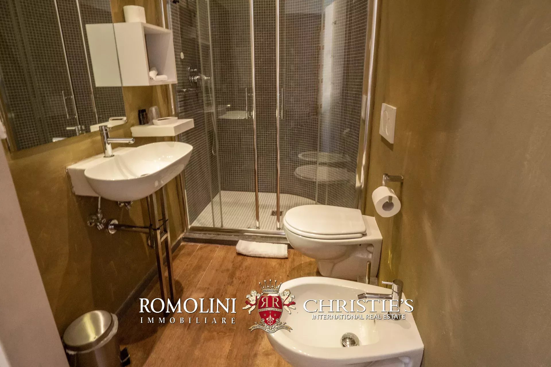 6 Bedroom Villa/Townhouse's Image 42