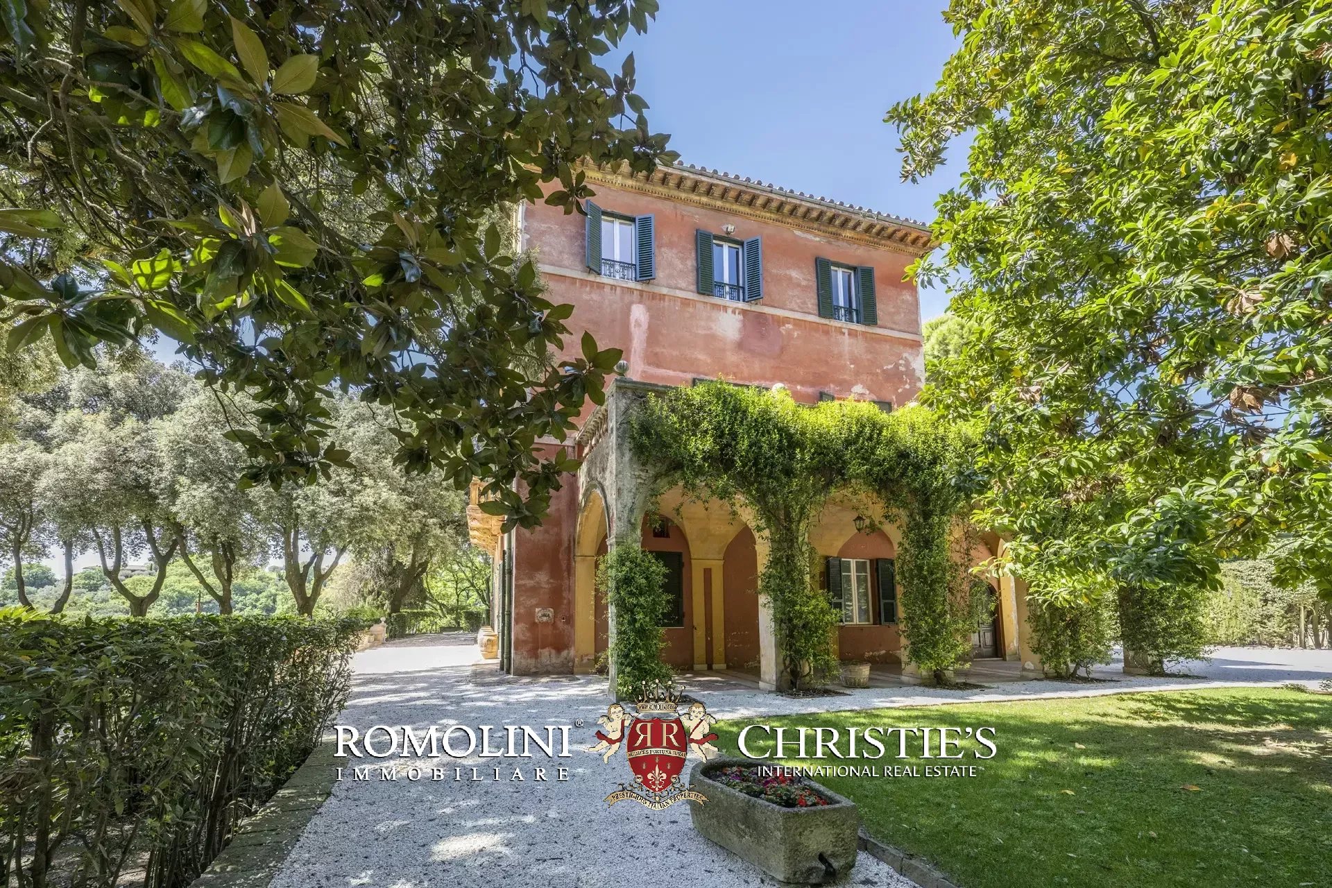 8 Bedroom Villa/Townhouse's Image 25