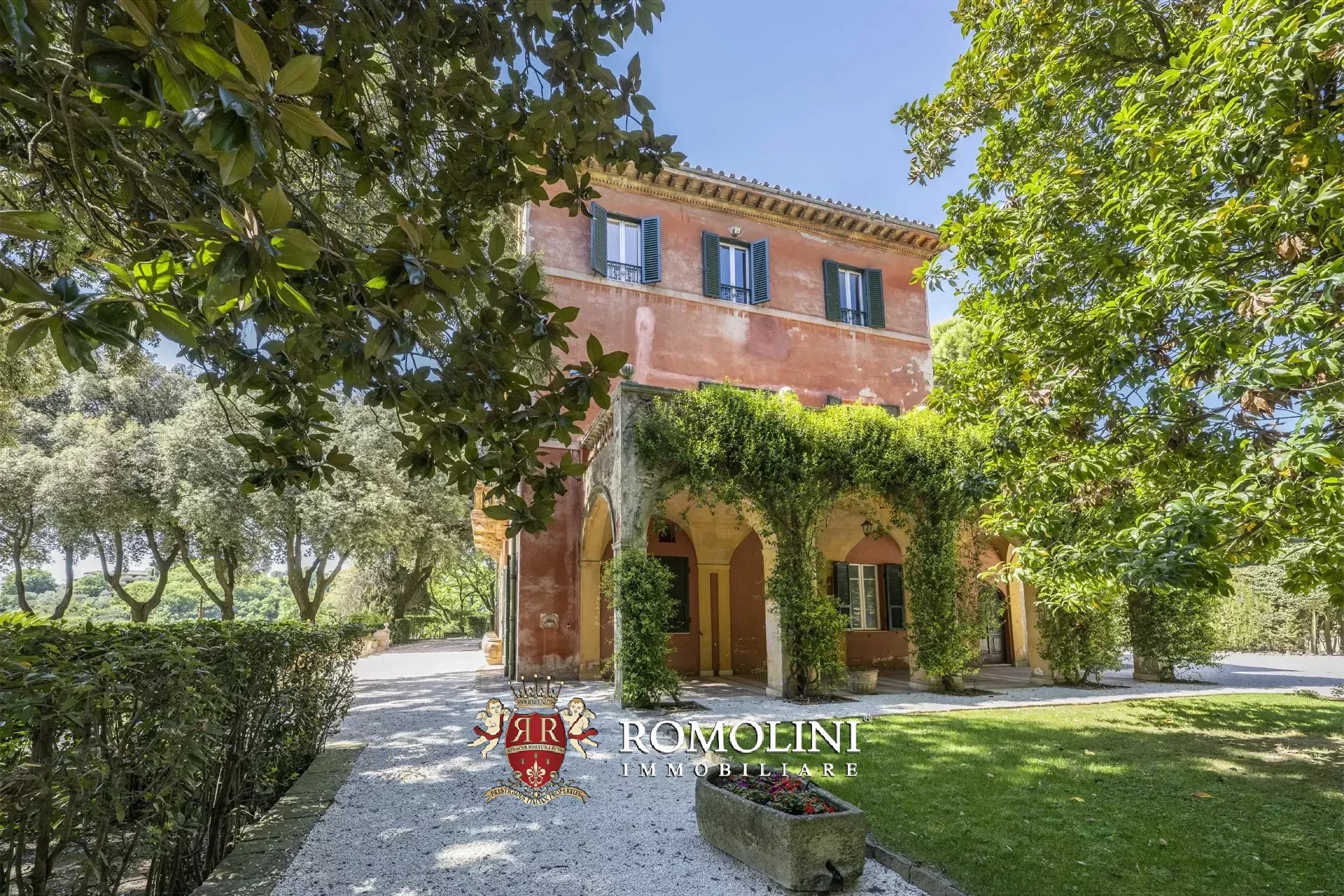 8 Bedroom Villa/Townhouse's Image 25