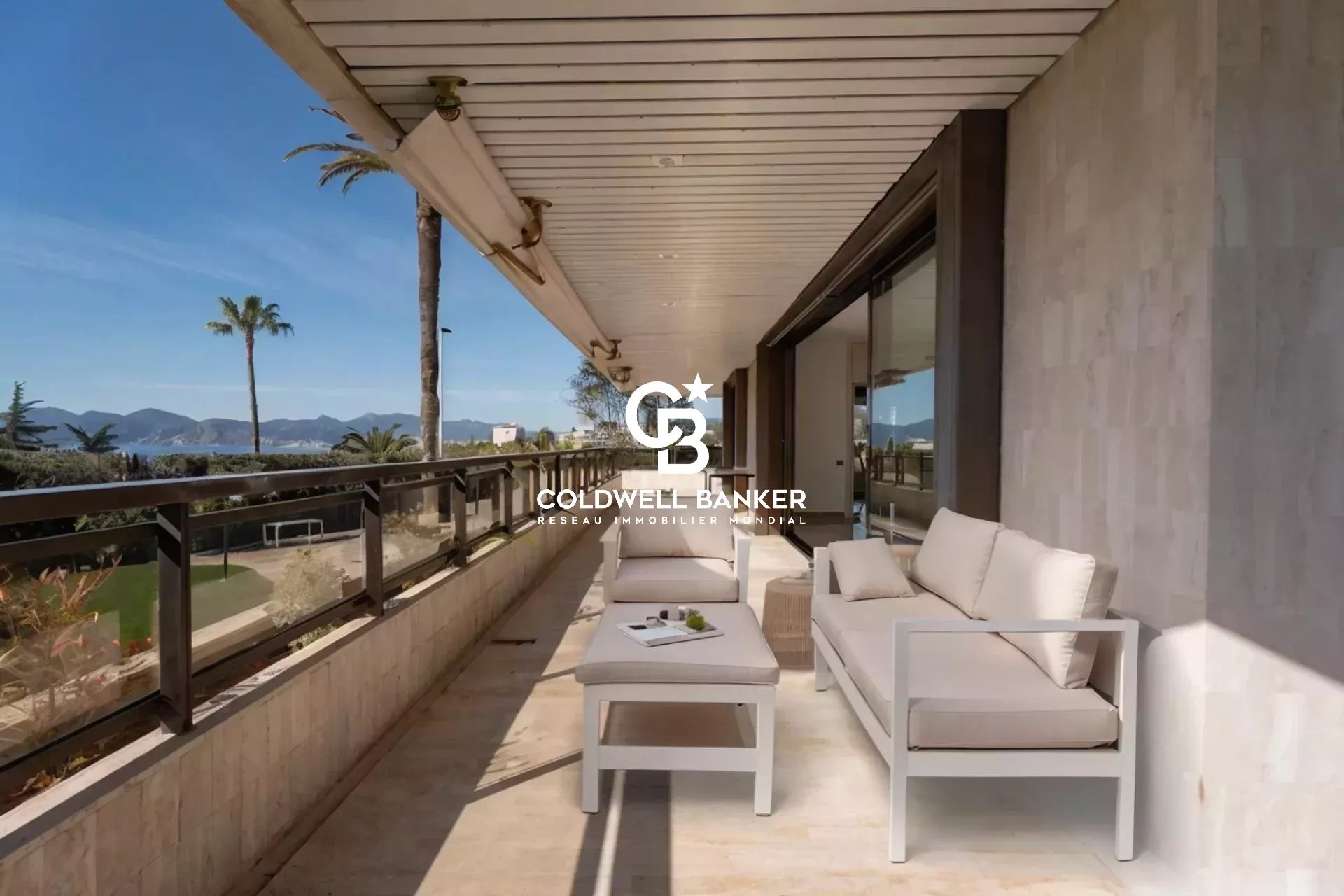 APPARTEMENT CANNES CROIX DES GARDES AVEC TERASSE ET JARDIN PRIVATIF
