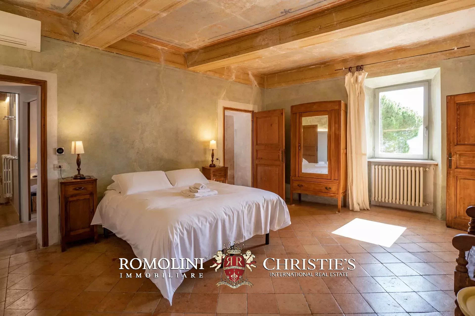 10 Bedroom Villa/Townhouse's Image 98