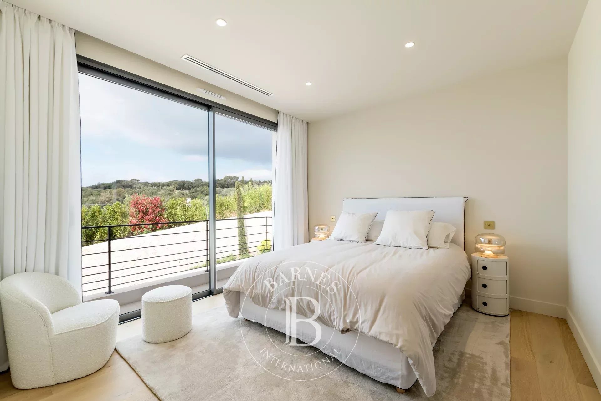 Roquefort-les-Pins - Highly sought-after residential area - New villa with breathtaking sea views - picture 18 title=