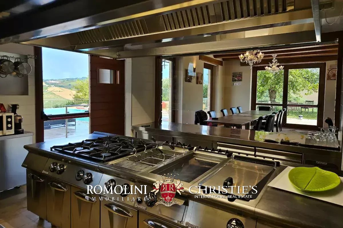 6 Bedroom Vineyard's Image 21