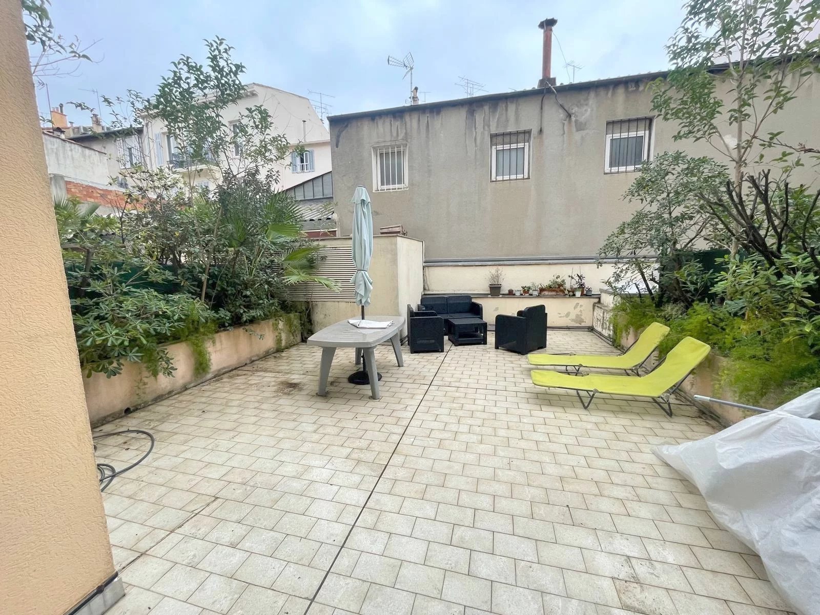 CANNES STUDIO AVEC TERRASSE CENTRE VILLE