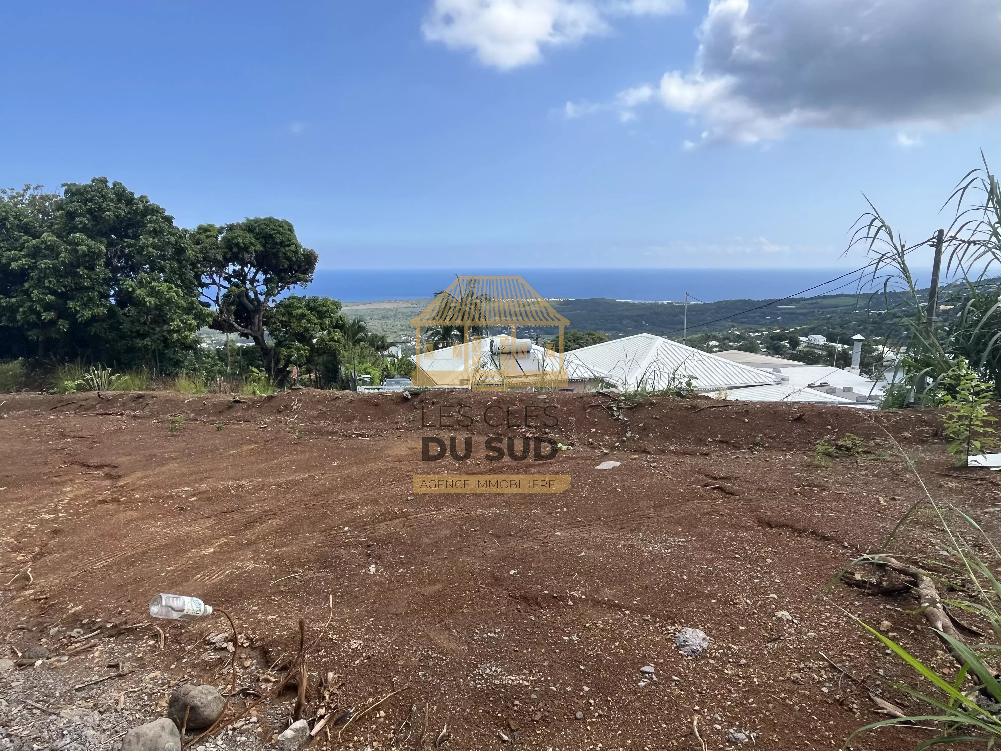Terrain constructible vue mer panoramique à vendre à l’Étang-Salé – 230 m² environ avec permis en cours