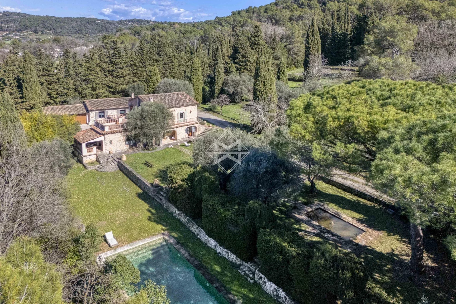 06250 MOUGINS VILLA