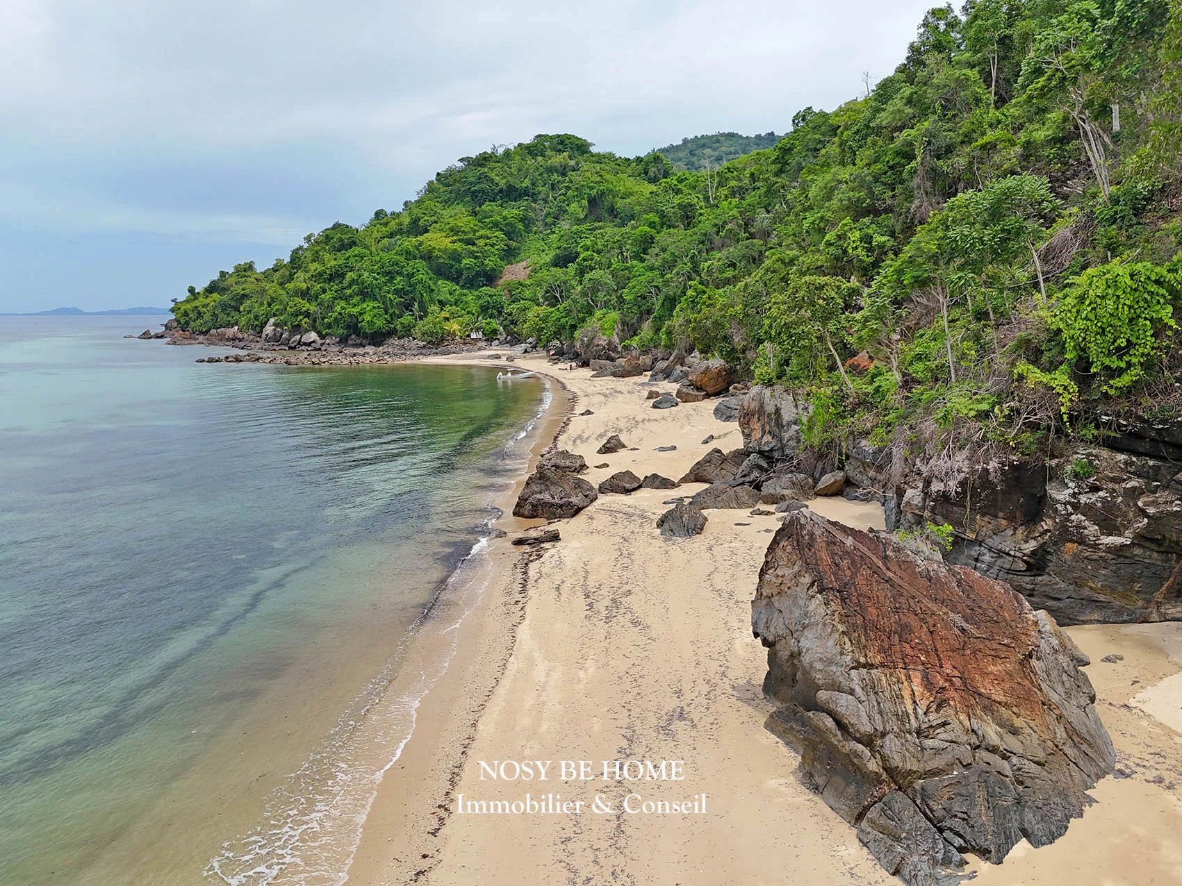 Terrain d’exception en bord de mer