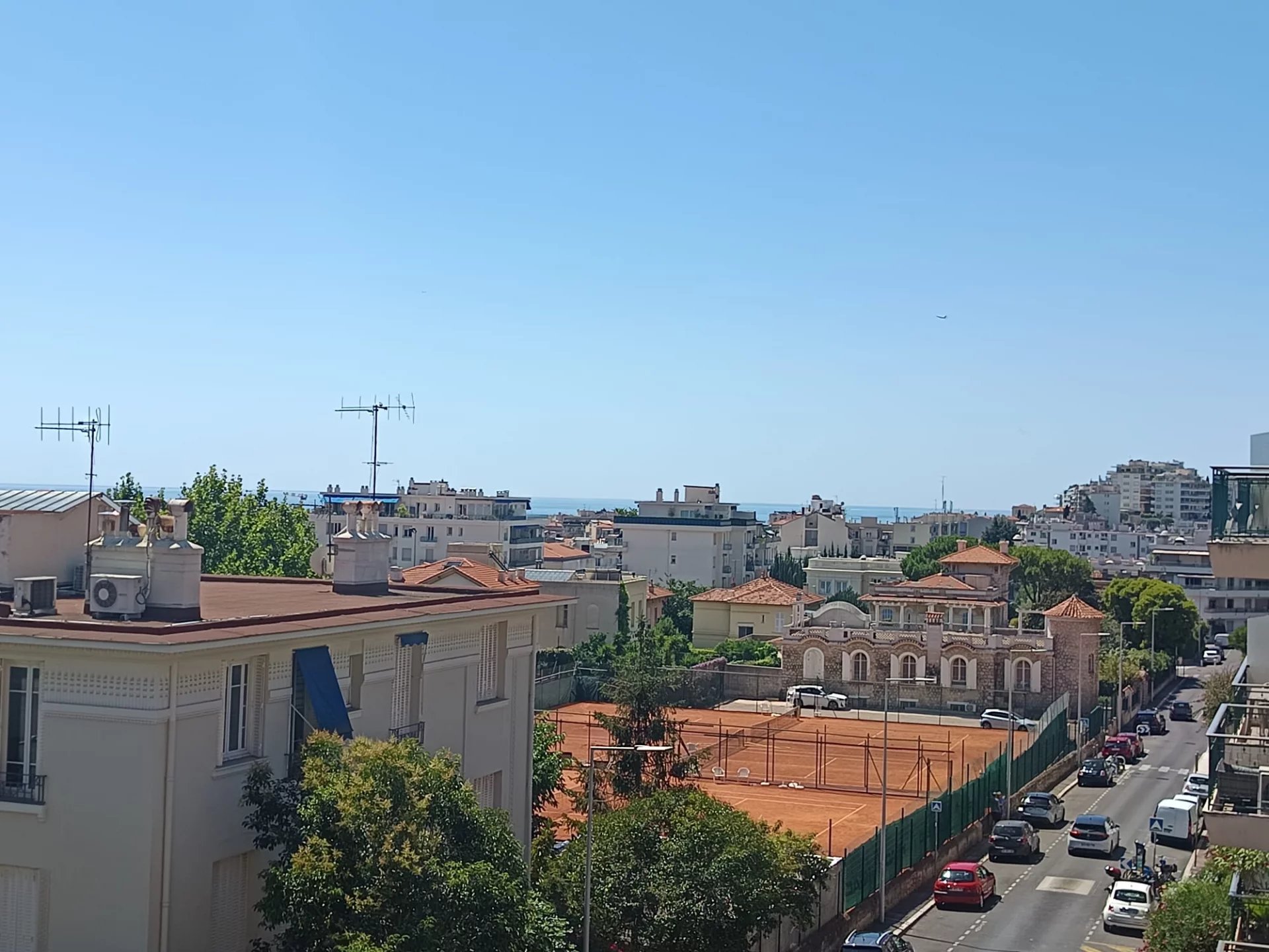 Parc Impérial – Appartement de caractère avec un potentiel exceptionnel et garage