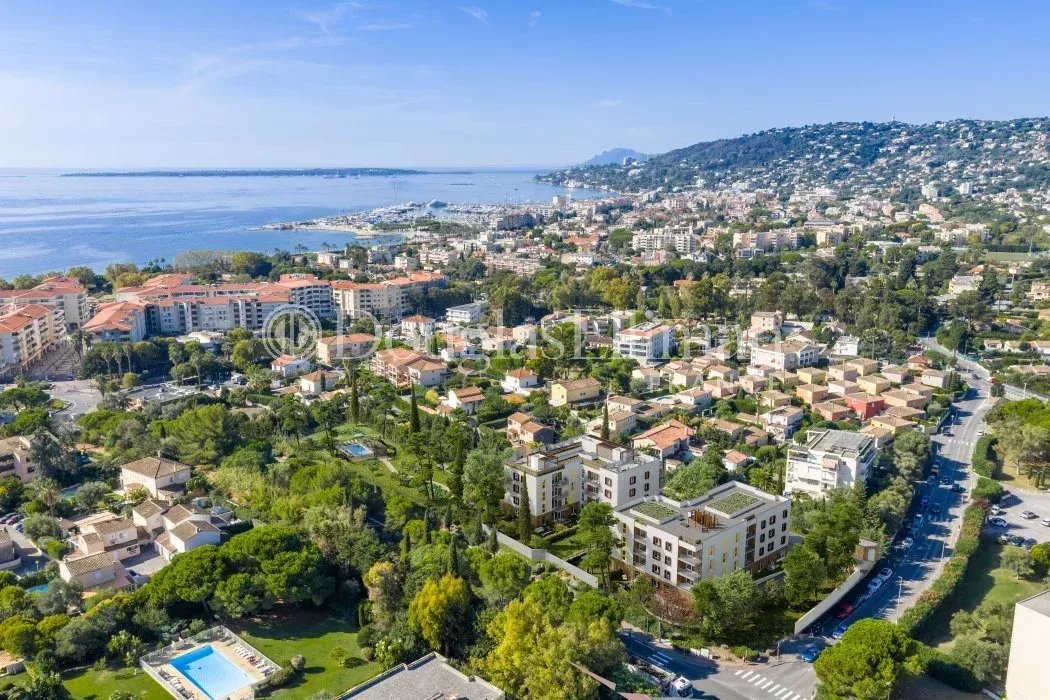 ANTIBES – Penthouse 4 pièces avec 92m2 de terrasses - Image nᵒ3