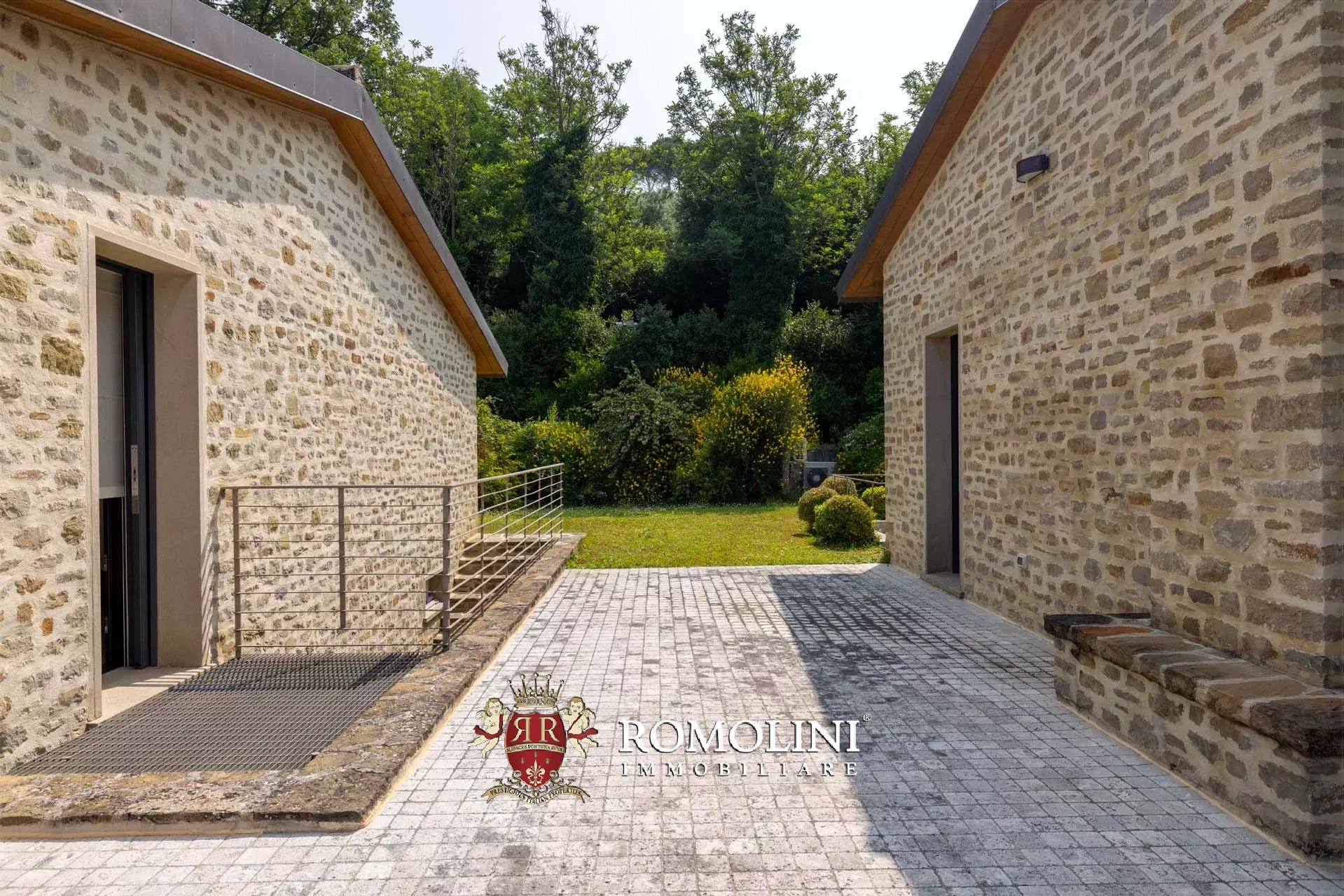 5 Bedroom Villa/Townhouse's Image 40