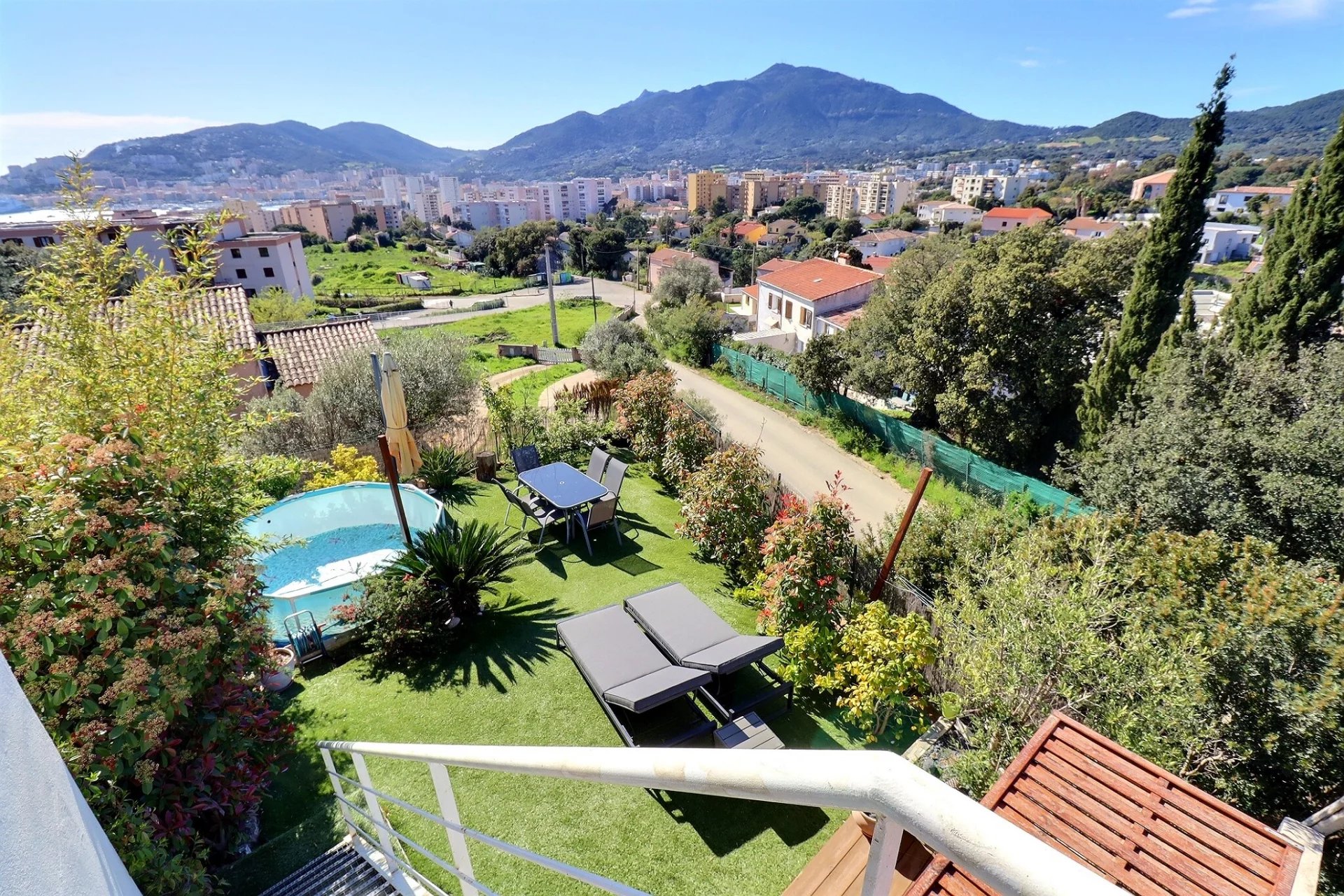 Appartement duplex T4 avec jardin - Ajaccio